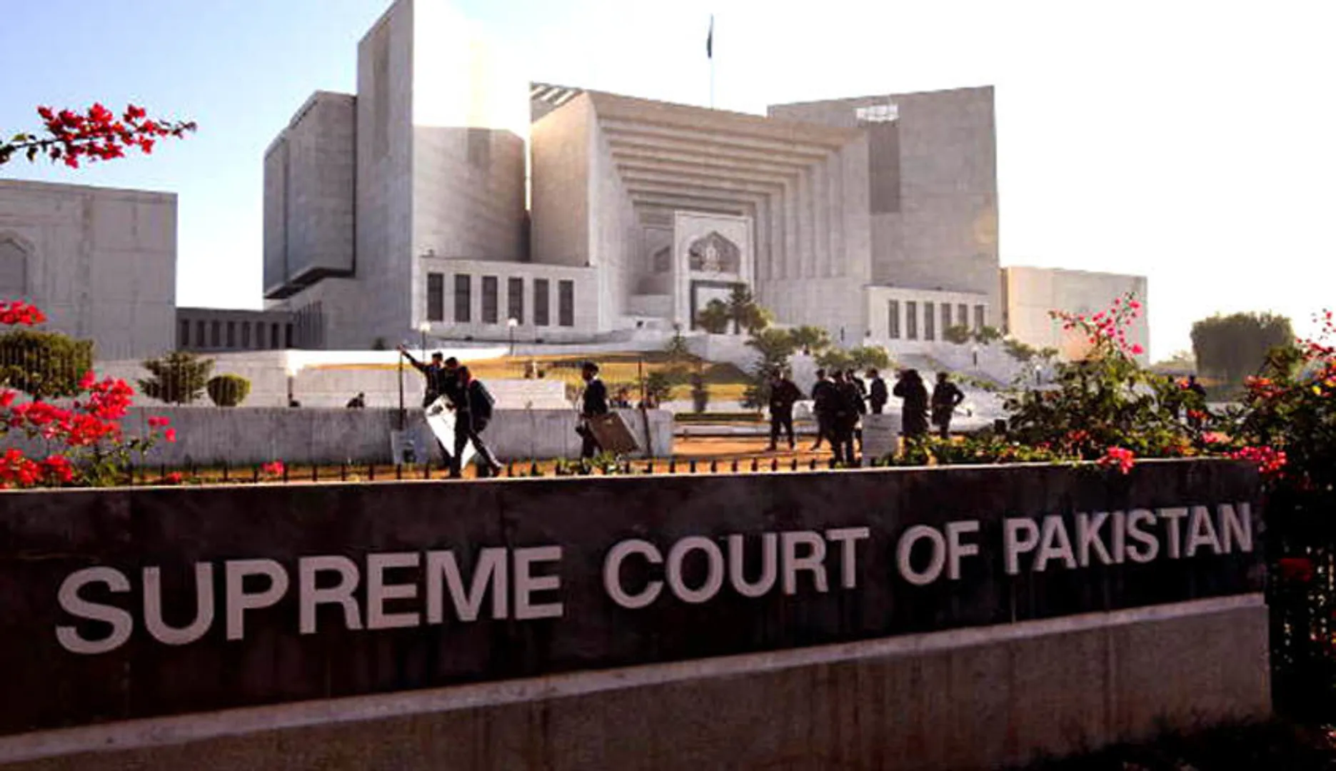 Turmoil in Pakistan: Top court to seal PM Imran Khan's fate today