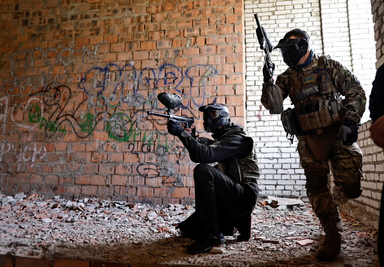 Russian troops tried to storm Ukrainian presidential palace in early hours of invasion: Report