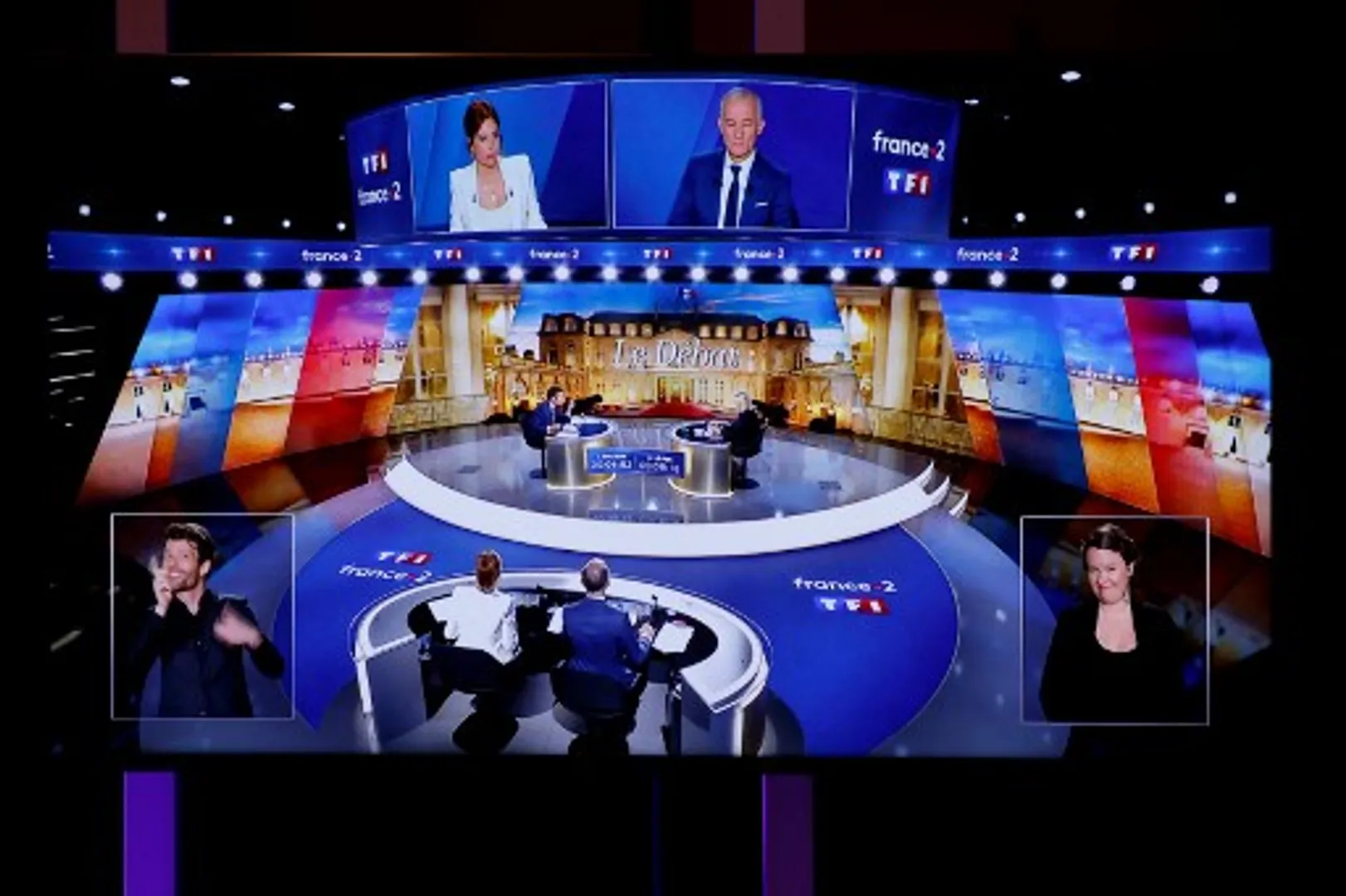 Headscarf ban, Russian finance: Macron and Le Pen engage in bitter presidential debate