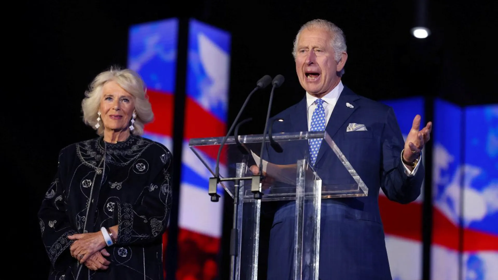 Prince Charles pays tribute to 'mummy' the Queen at Jubilee concert