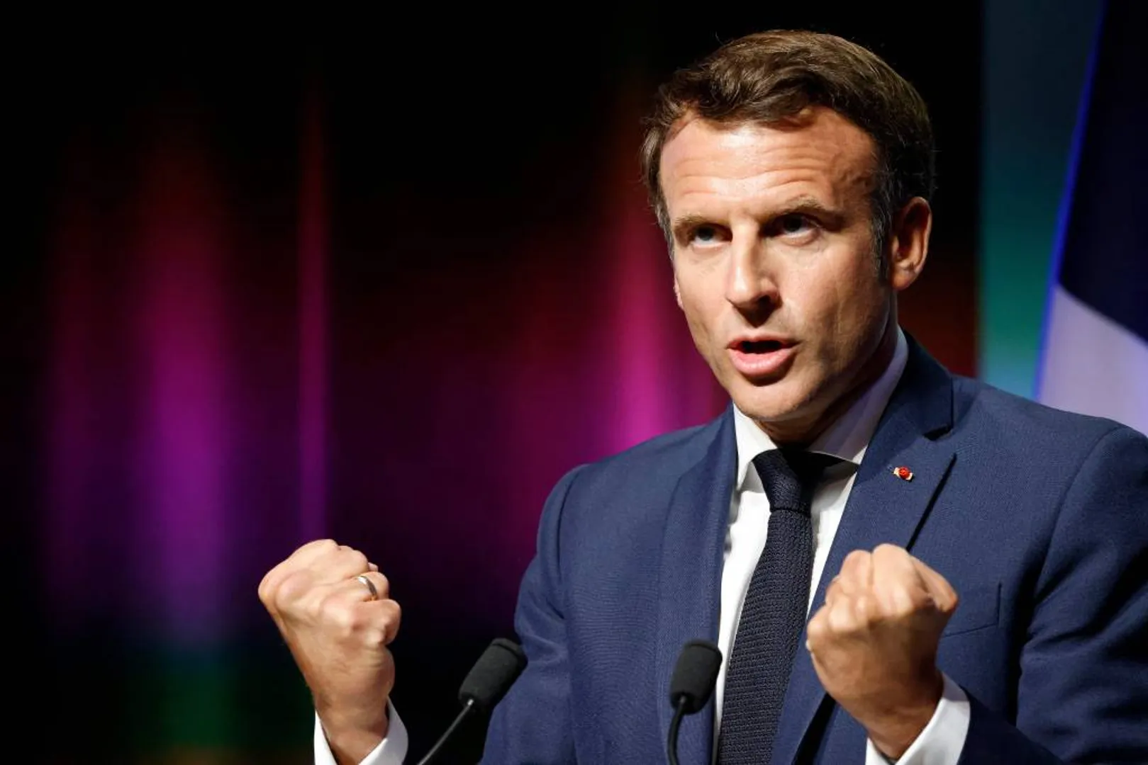 French elections: Emmanuel Macron ask voters for 'solid majority' in polls