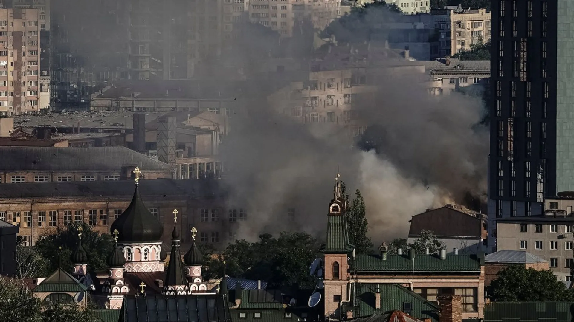 Ukraine war: US sanctions Russian gold import, defence industry