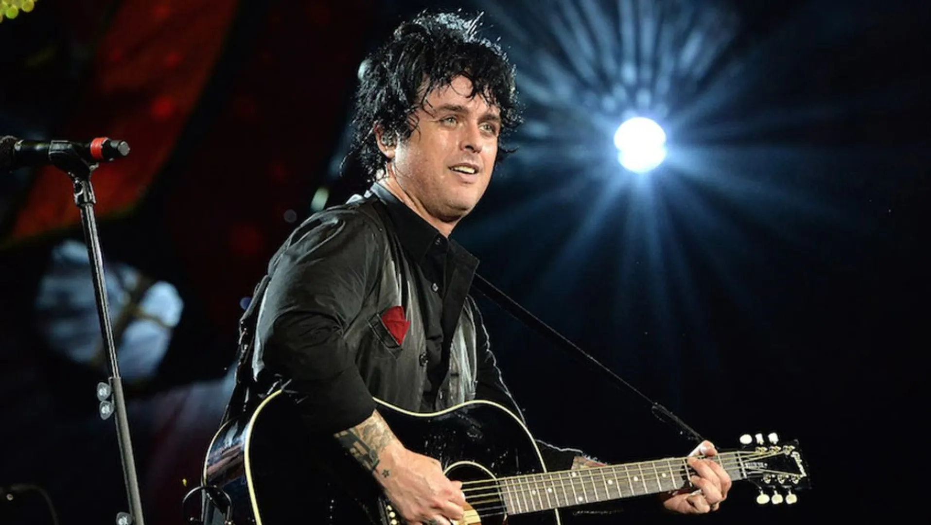 US abortion row: Gen Dayâs Billie Joe Armstrong renouncesÂ US citizenship over Roe v. Wade
