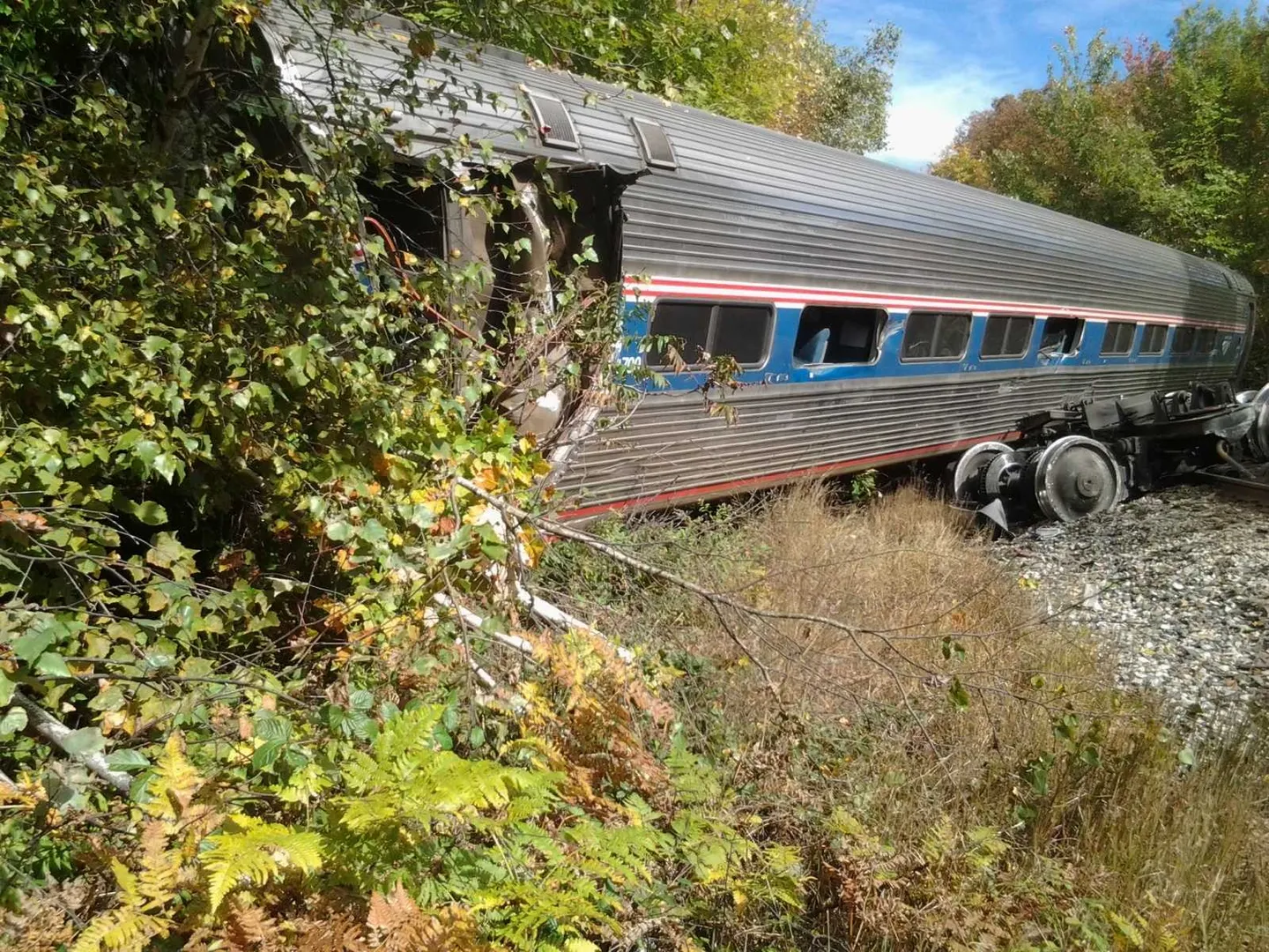 United States | At least 3 dead, multiple injured after Amtrak train derails in Missouri