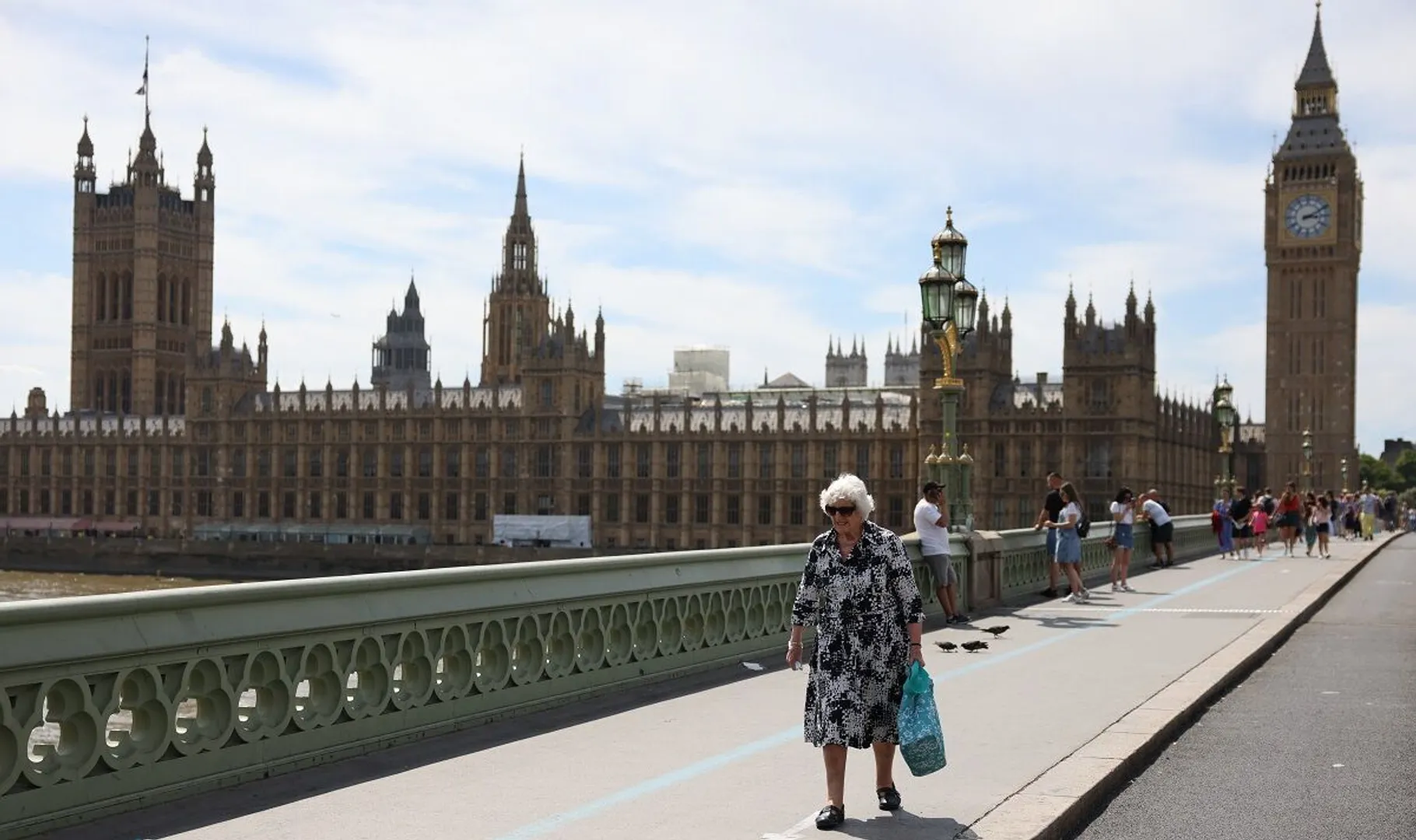 UK bracing for record-setting heat, issues red alert