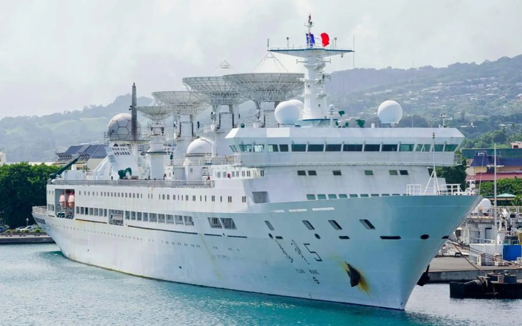 Chinese ship docks at Sri Lanka's Hambantota port