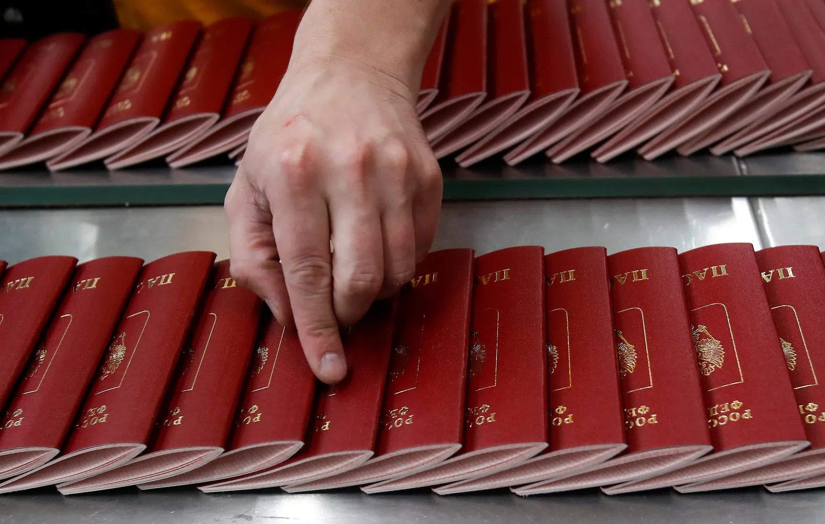 European Commissions proposes new visa rules for Russians