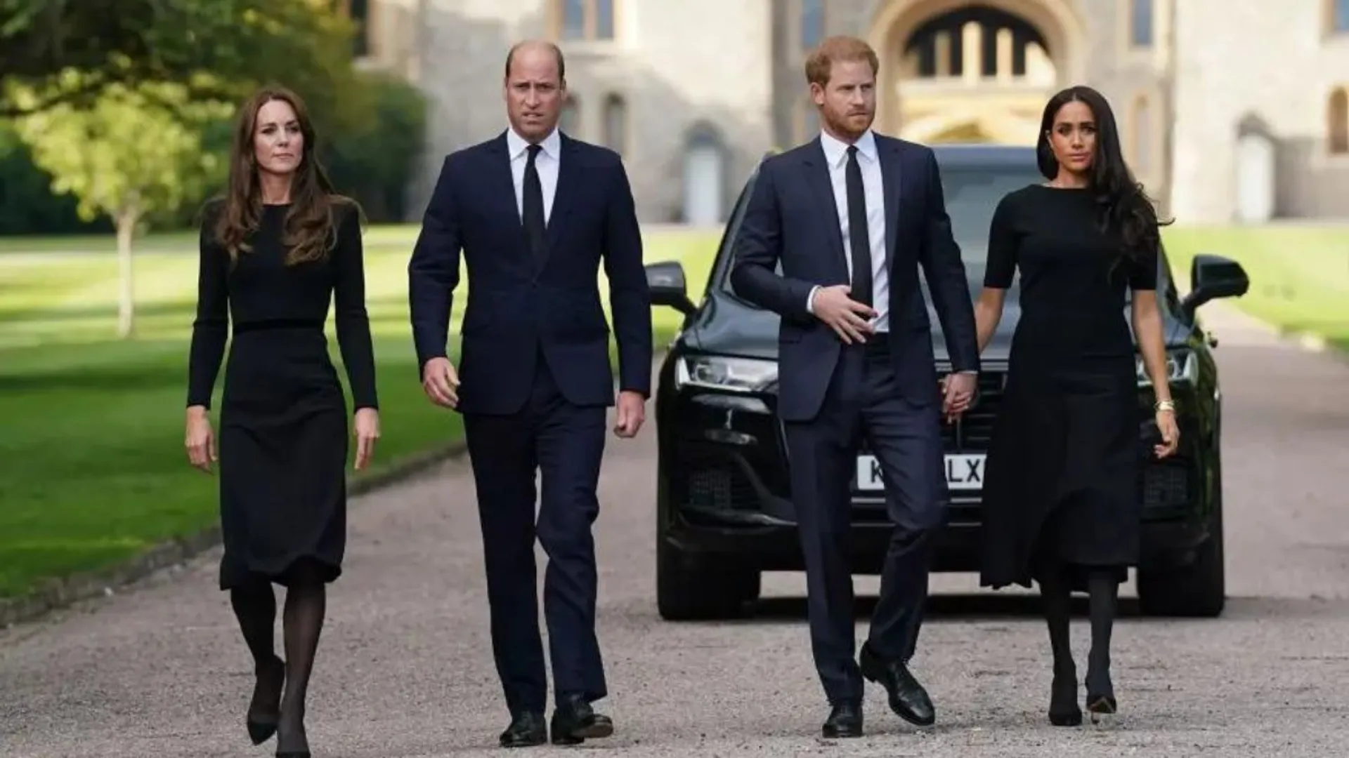 Netizens slam Prince William while praising Prince Harry for treatment of wives during reunion