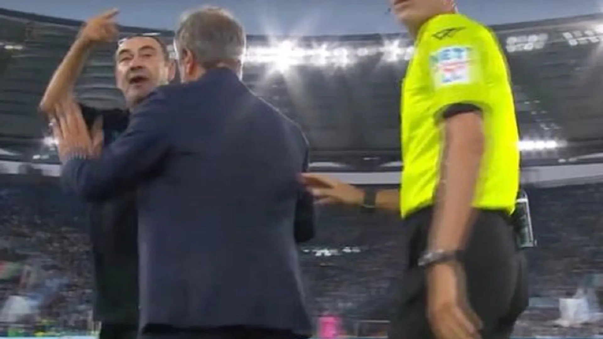 WATCH: Lazio manager Maurizio Sarri shows middle finger to opposition bench during Verona clash