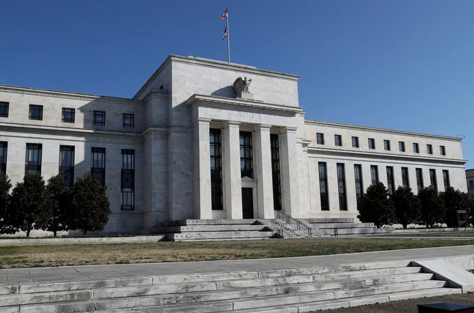 US Fed set to raise interest rate âsignificantlyâ as inflation continues to soar Â 