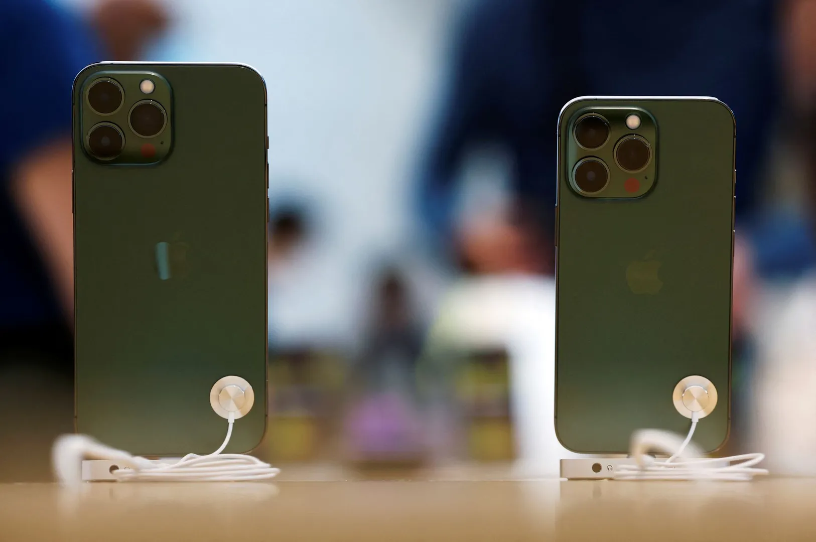 Apple slashes iPhone 14 production target by 6 million units as demand stutters: Report