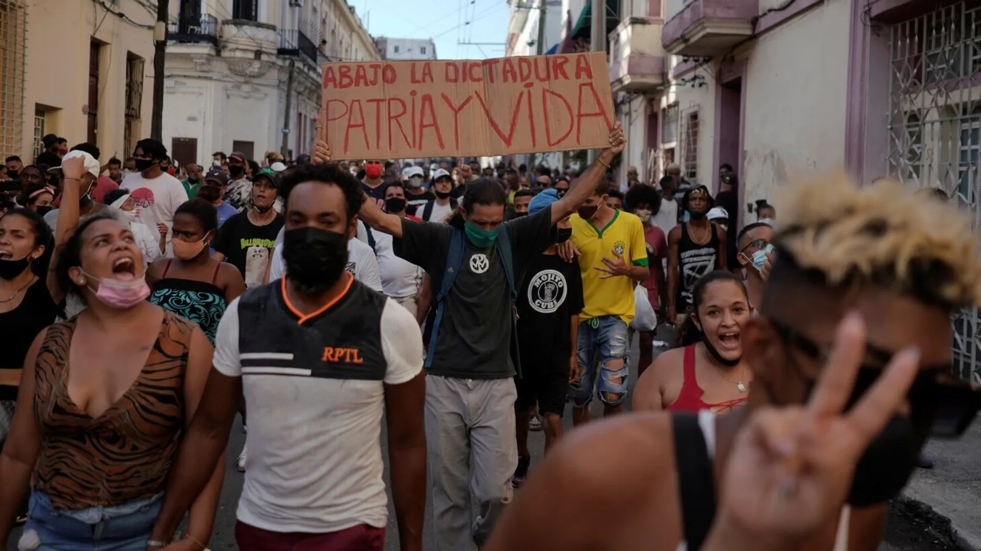 Hurricane Ian knocked out power in Cuba, protesters chant - turn on the lights