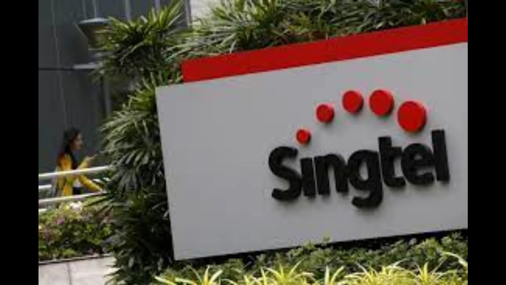 Report: Another Singtel unit âDialogâ faces cyberattack weeks after Optus data breach