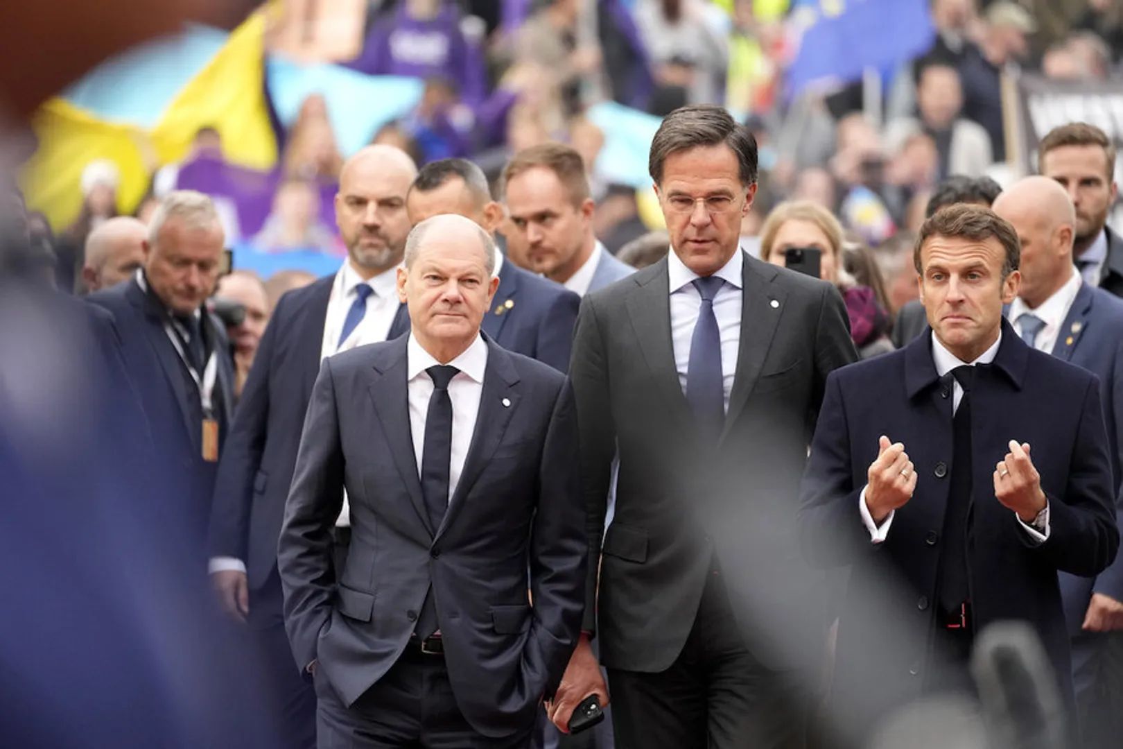 EU chief calls for unity amid growing inflation; leaders divided on bloc's price cap for gas