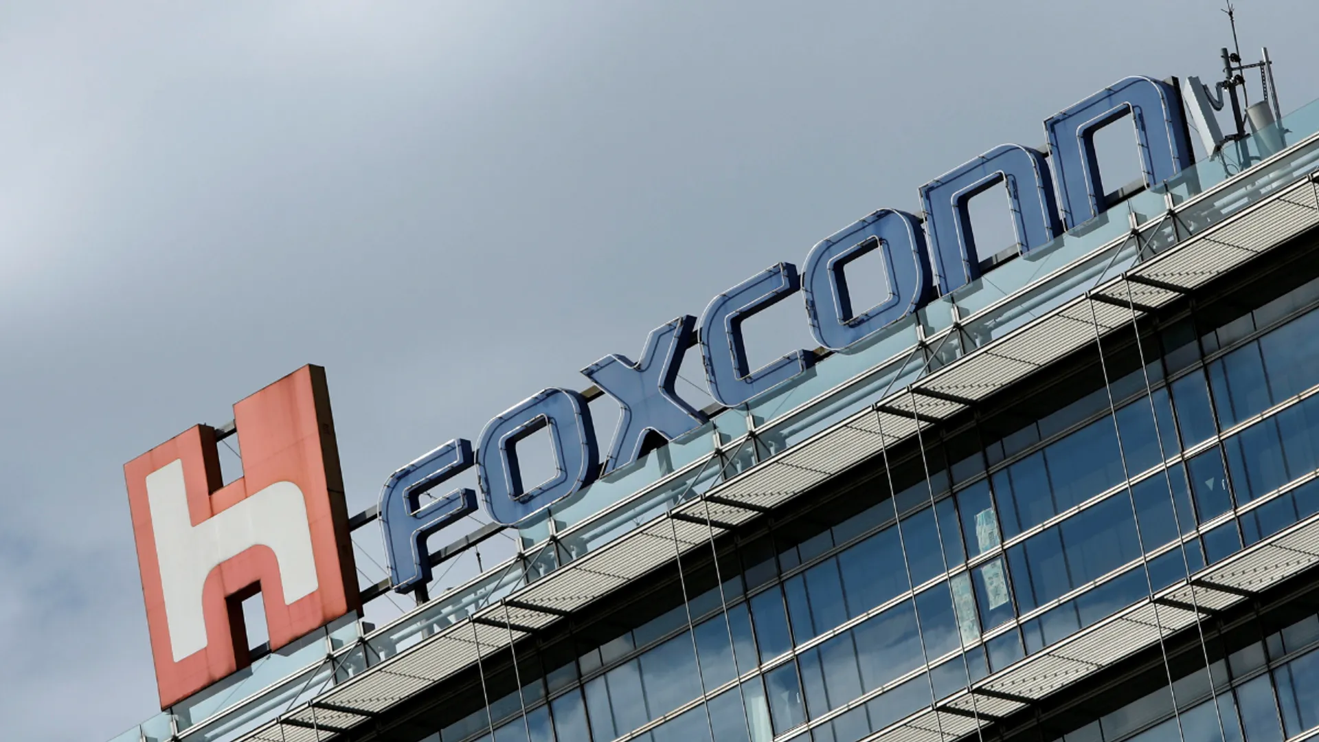 Covid flare-up at world's largestÂ iPhoneÂ factory in China affects operations