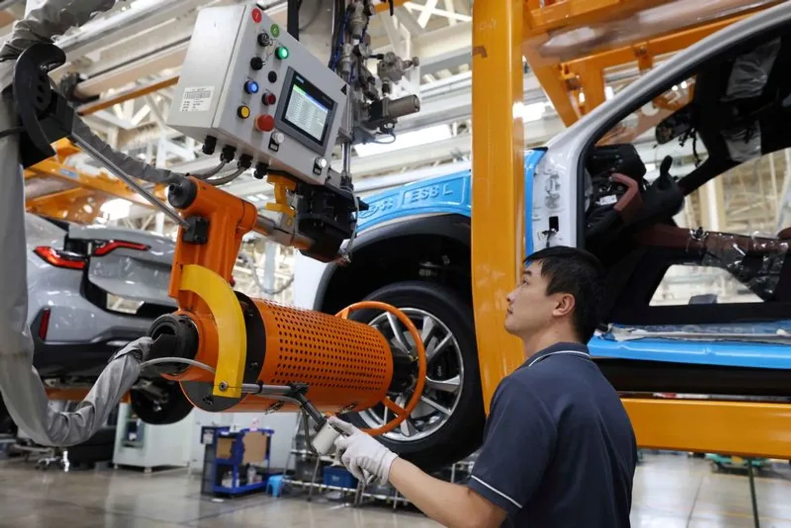 Chinaâs manufacturing, services shrink in October as zero-Covid policy bites