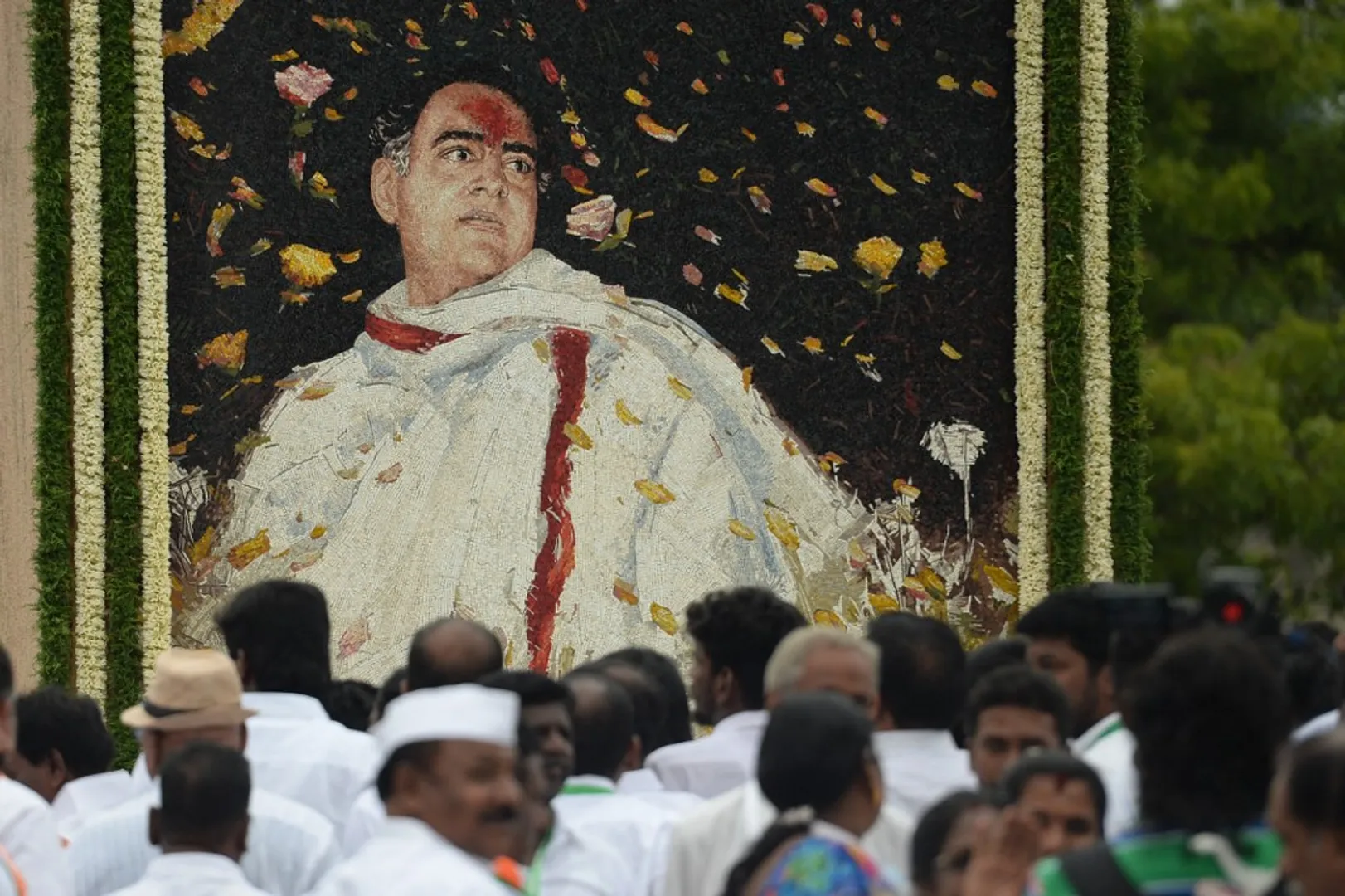 Rajiv GandhiÂ assassination case: Supreme Court frees six killers of India's former prime minister