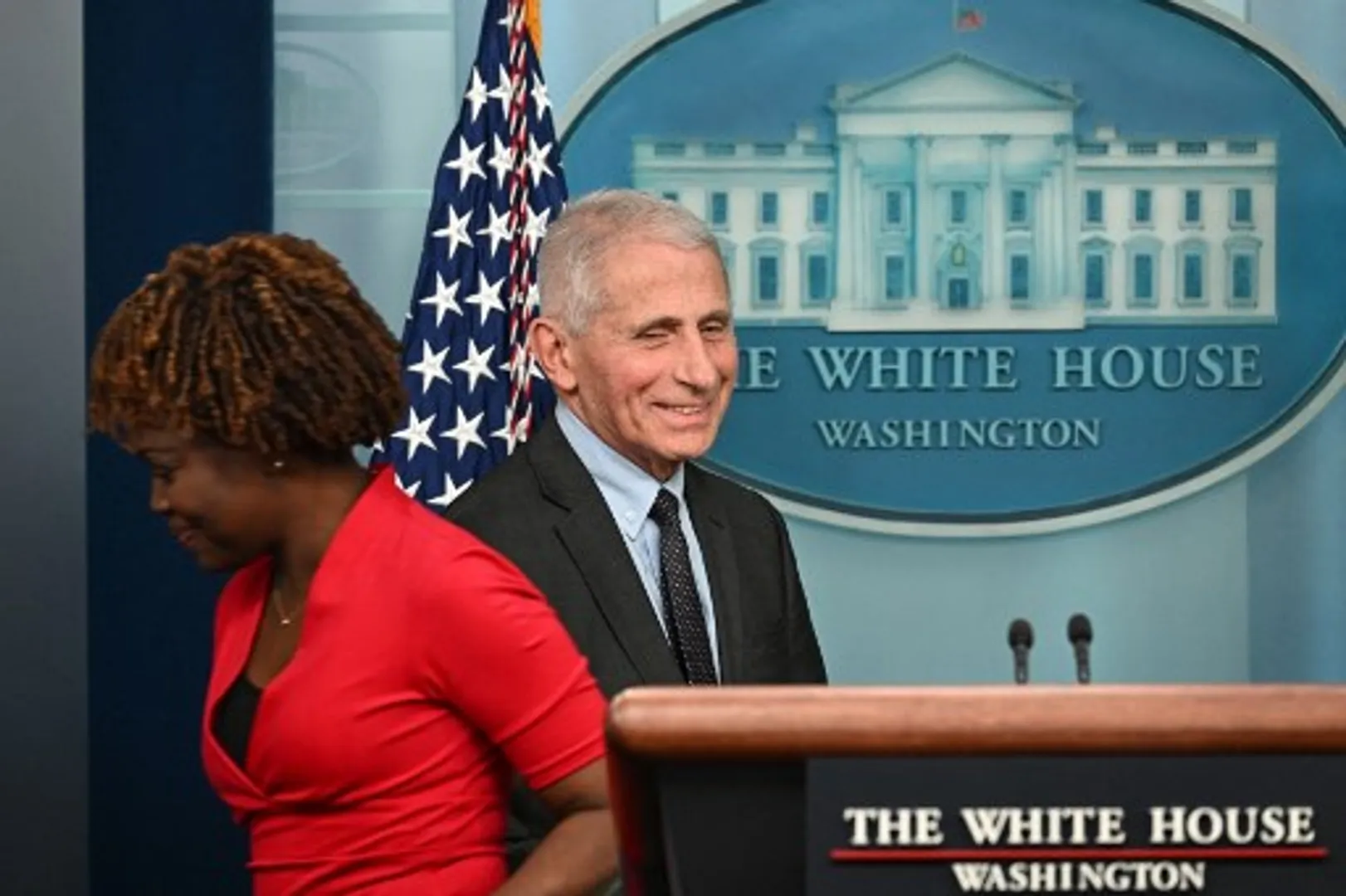 Chaos at US top medical advisor Fauciâs last press briefing over Covid origin questions