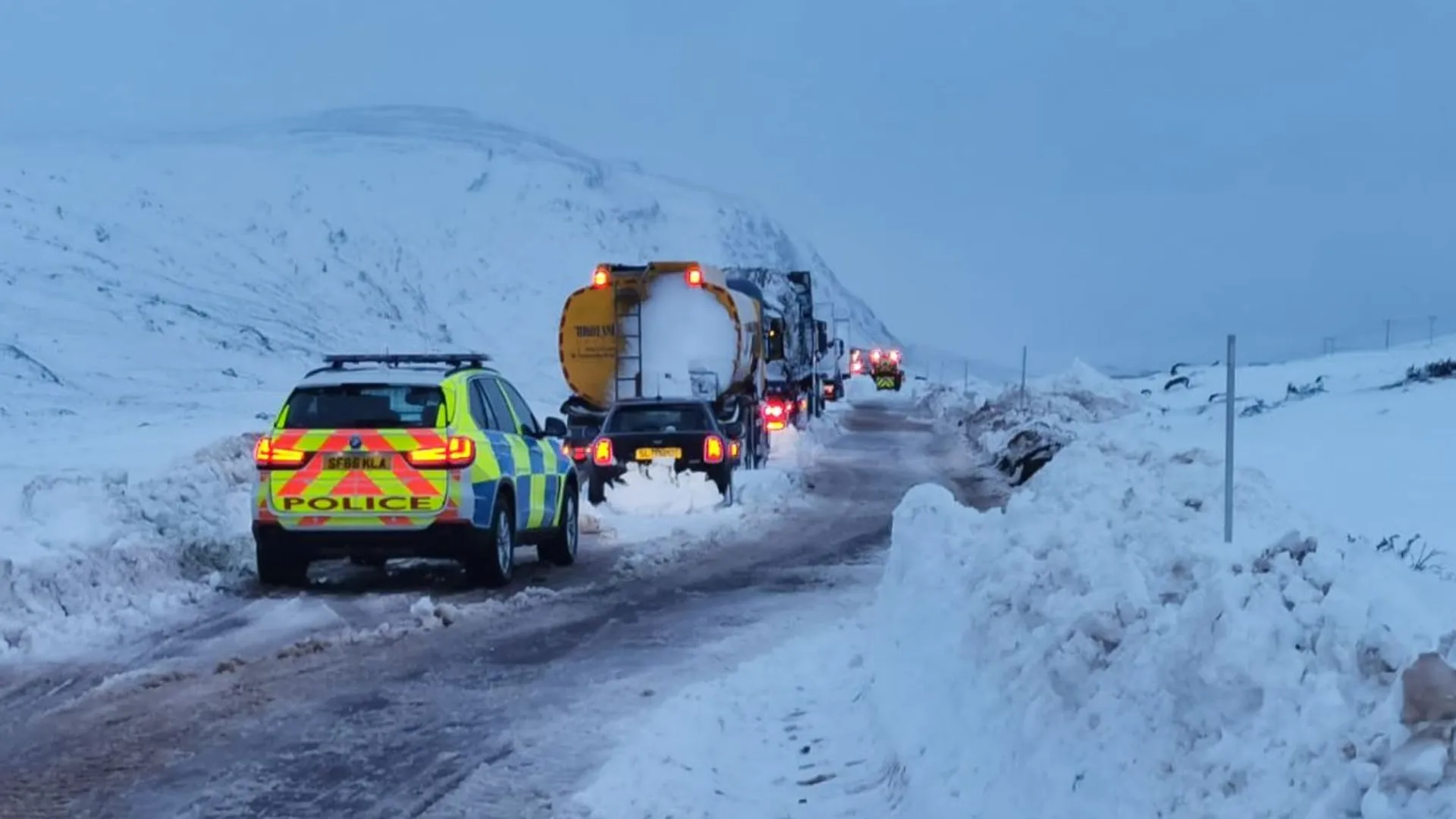 Heavy snowfall causes disruption in the vehicular movement in UK