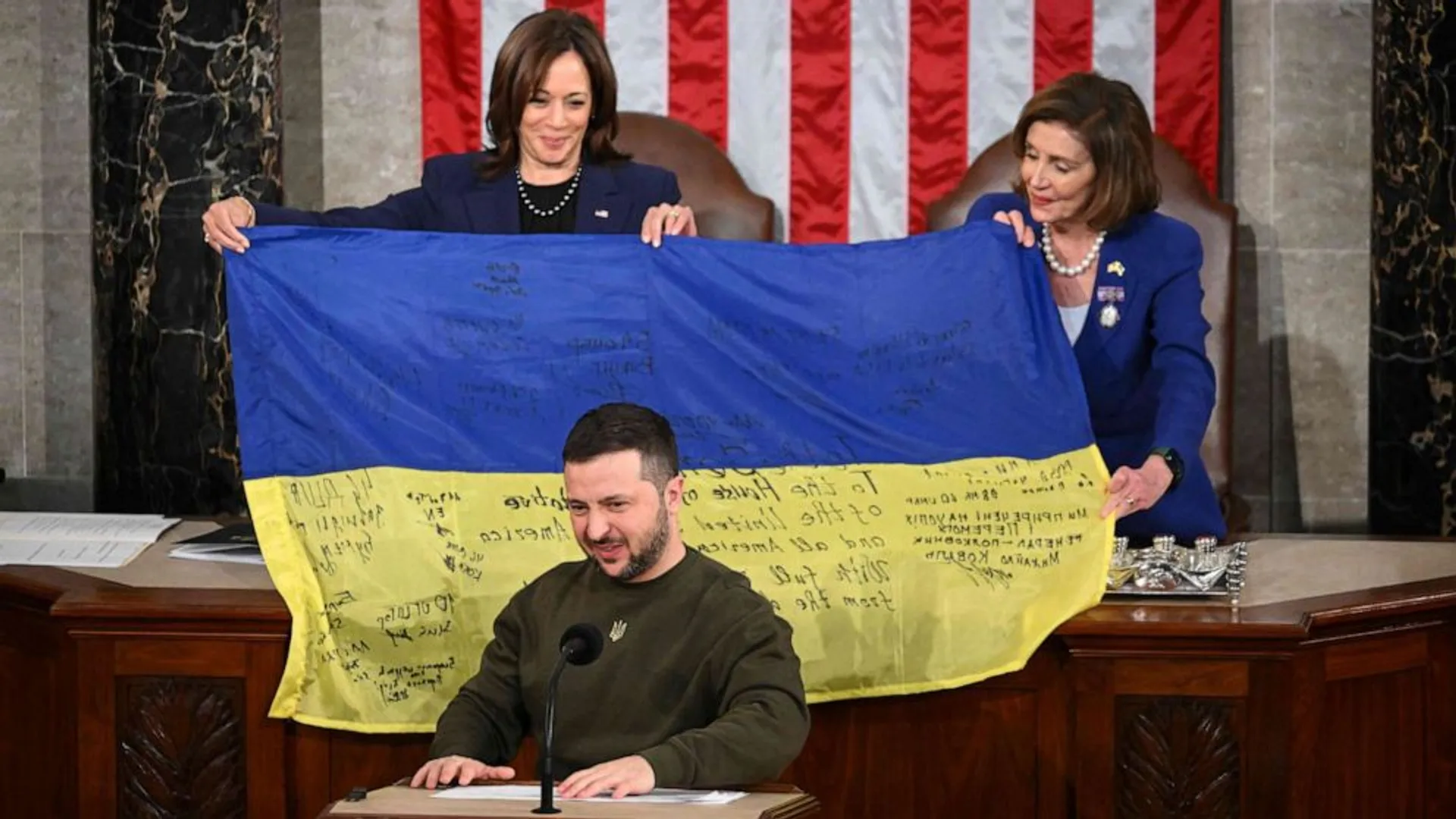 Zelensky presents Ukraine battle flag to U.S. Congress