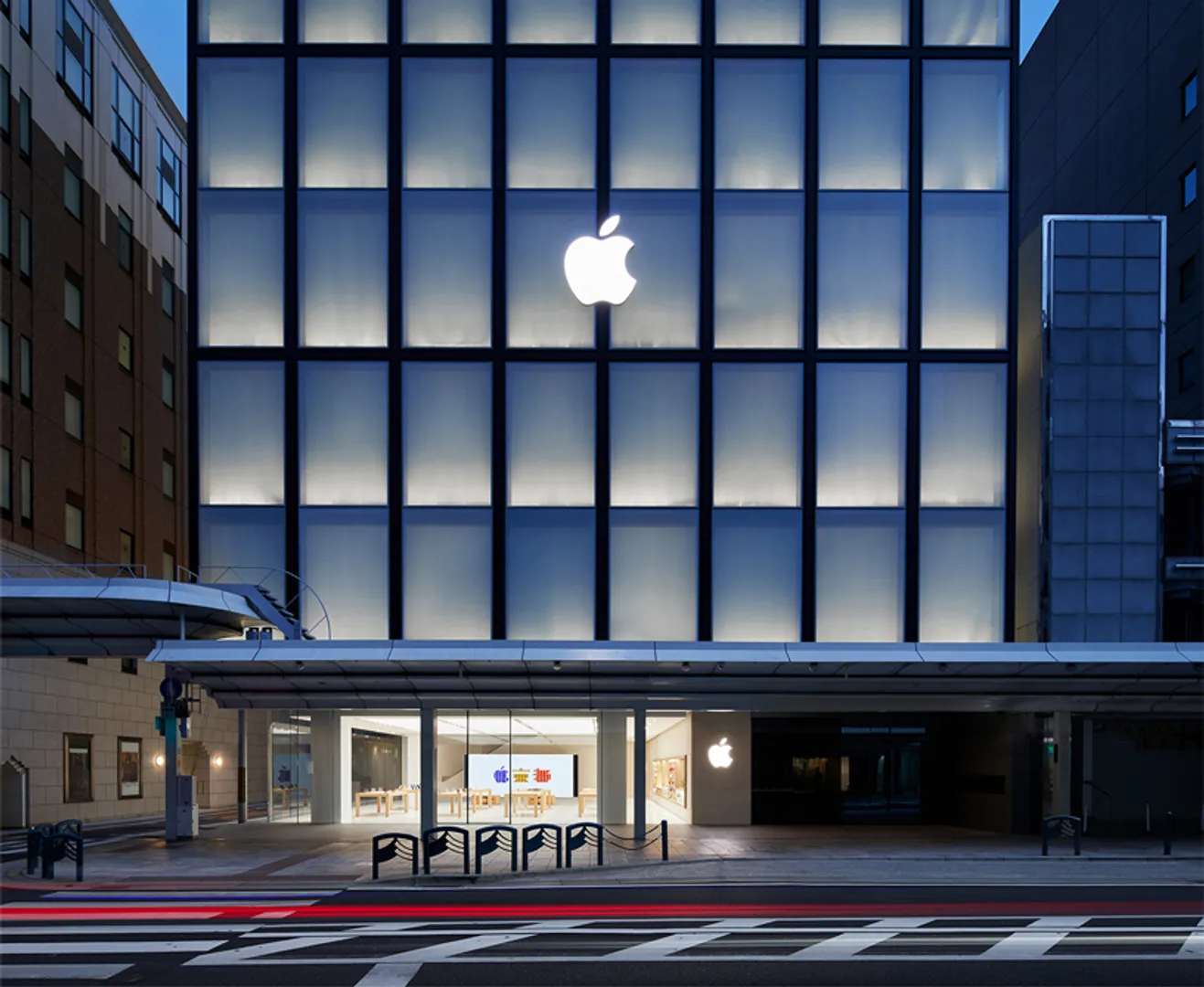 World Business Watch: Apple Japan hit with $98 million in back taxes