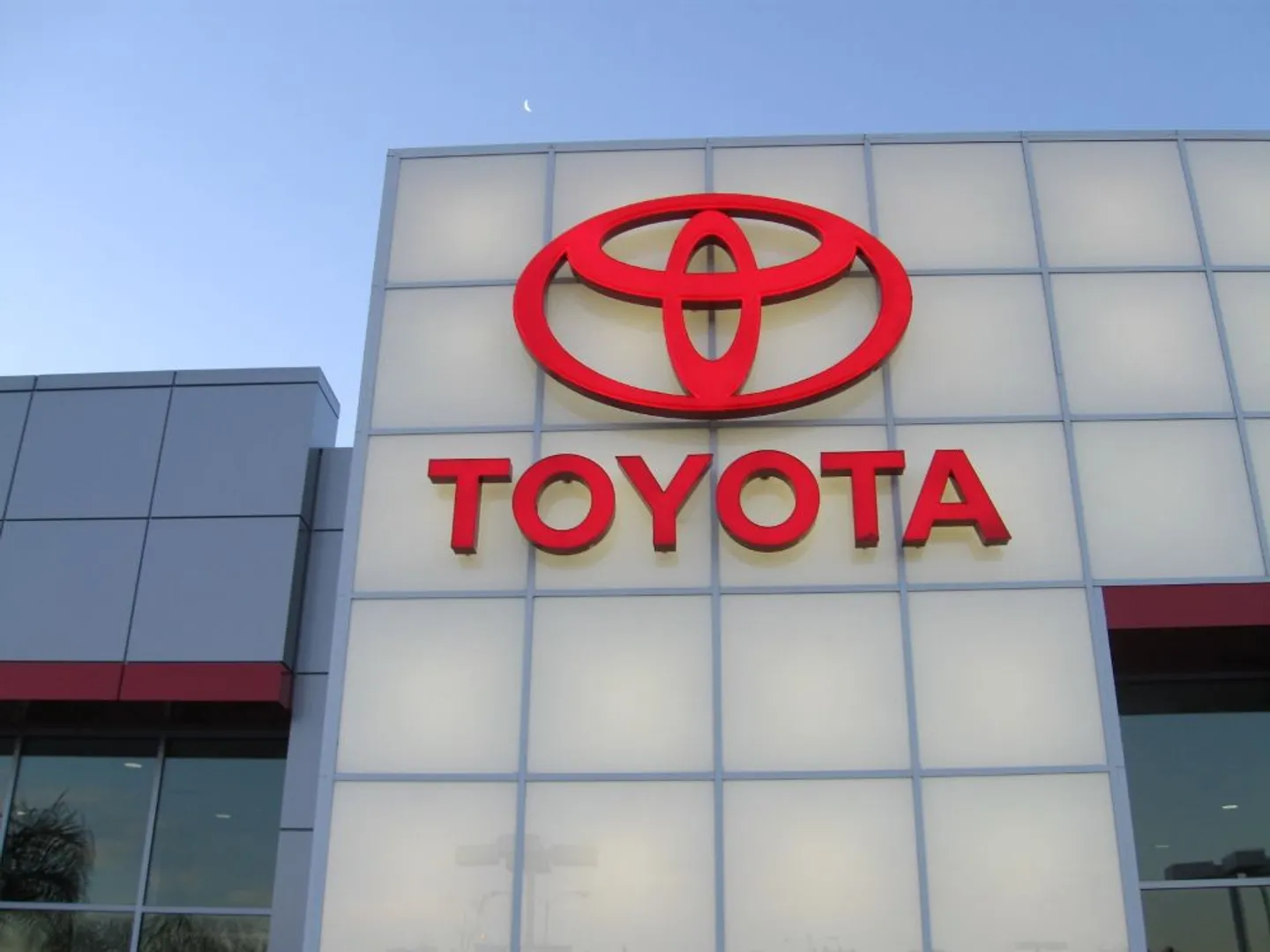 World Business Watch: Toyota's November global vehicle production rises 1.5 percent