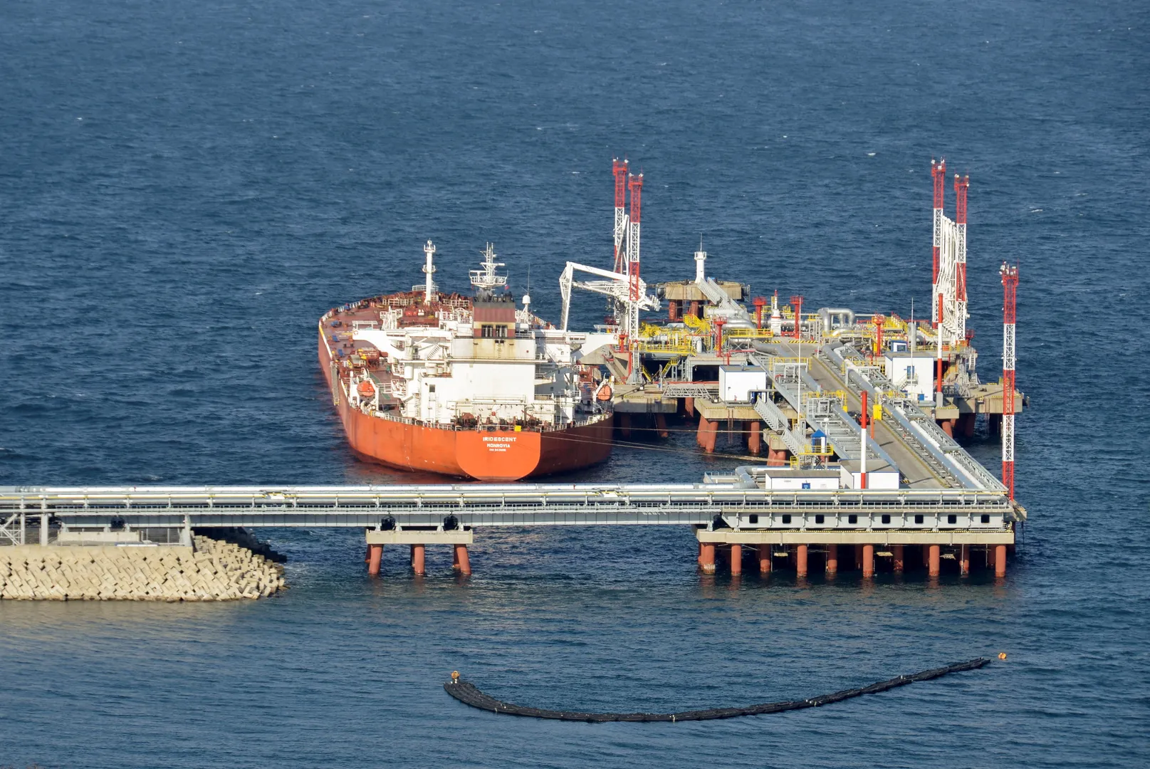 Putin issues decree banning Russian crude oil exports to countries that imposed price cap
