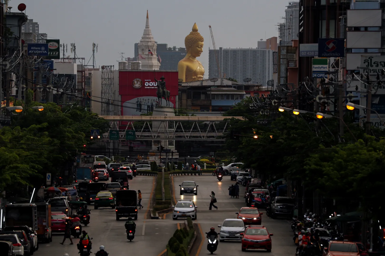 Thailand reimposes Covid entry rules in wake of China outbreak