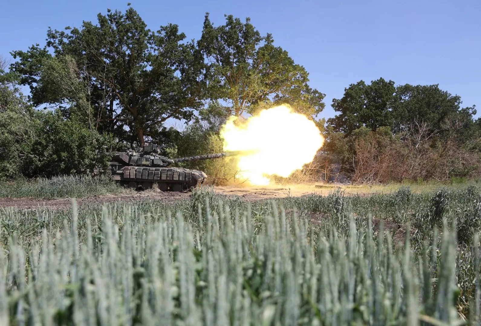 Russia likely in âcontrolâ of Ukraineâs Soledar town, claims UK