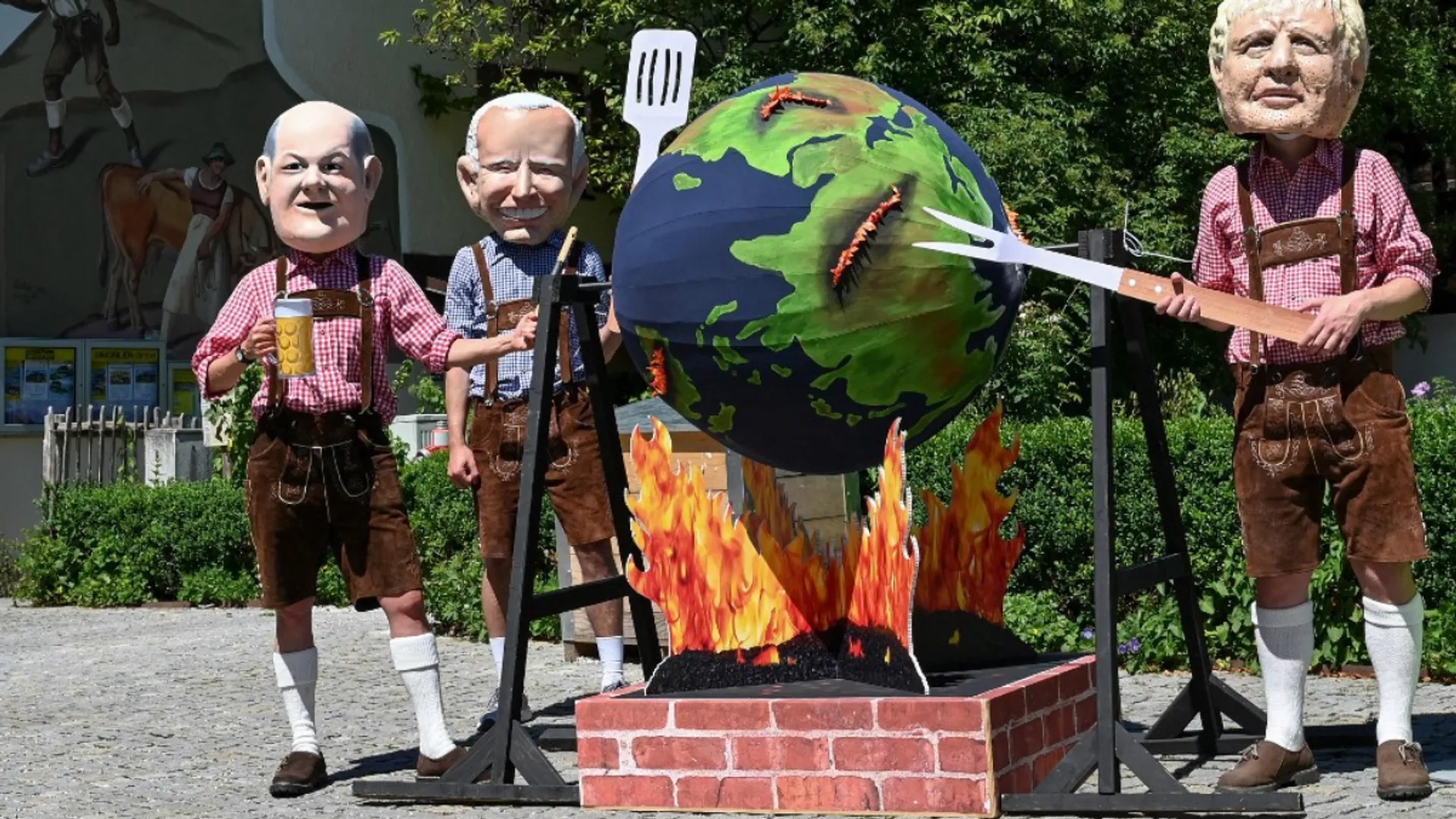 âSurvival of the Richestâ: For a more equal world, cut down number of billionaires by half, suggests OxfamÂ 