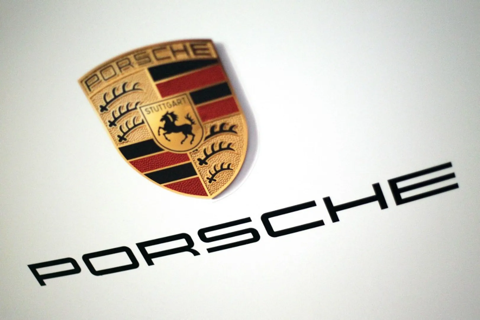 Porsche brand new vehicle at a bargain price? Buyers rush for false deal