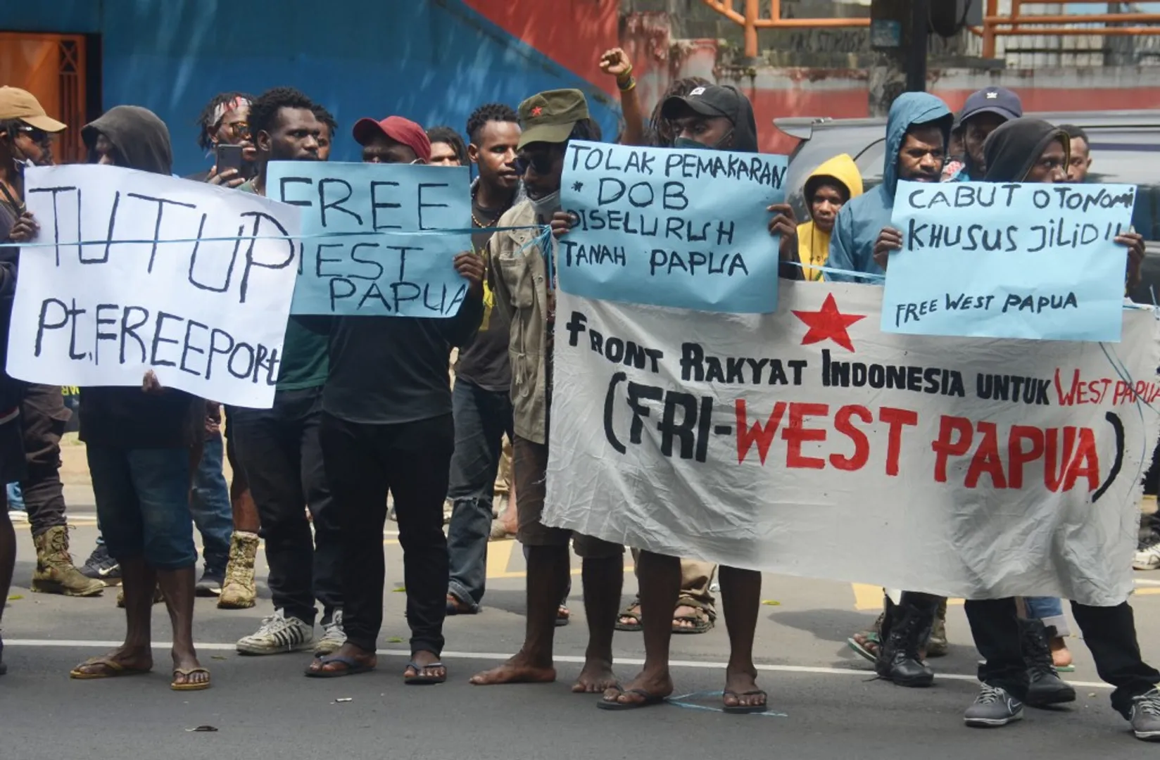 Indonesia: New Zealand pilot taken hostage by rebels seeking Papua independence