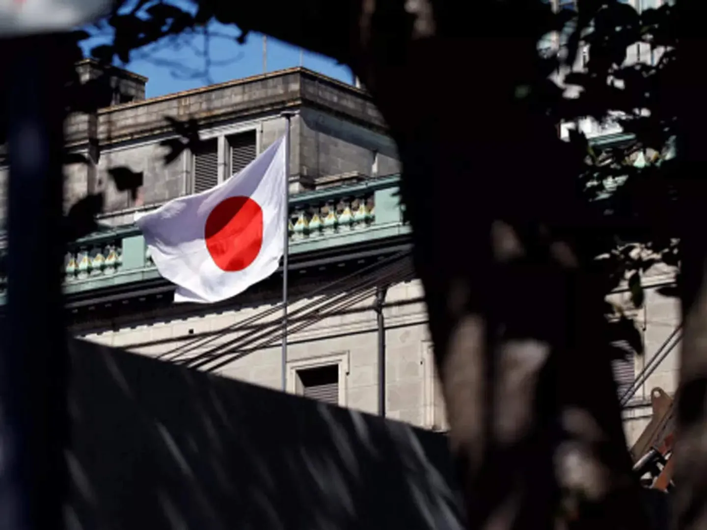 Japan: Private consumption rises by 0.5%, averts recession