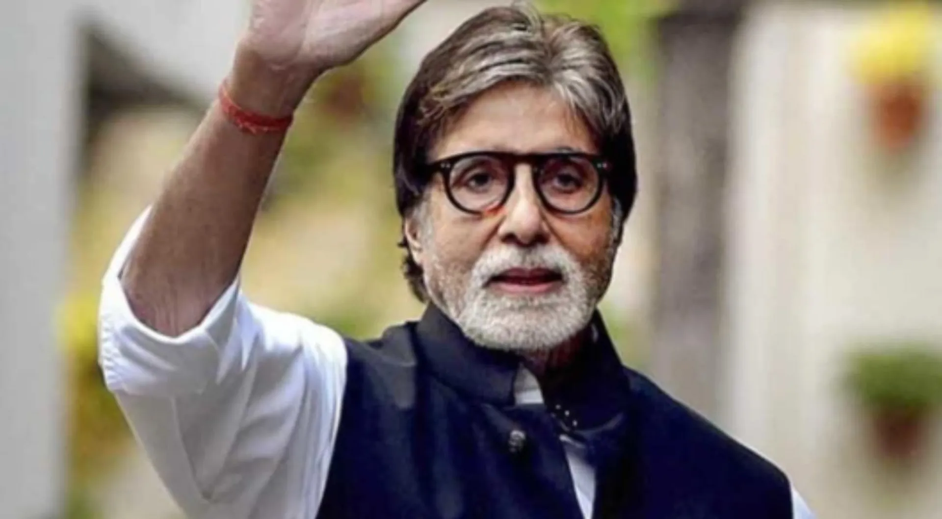 Amitabh Bachchan receives Lata Deenanath Mangeshkar Puraskar, says he feels blessed