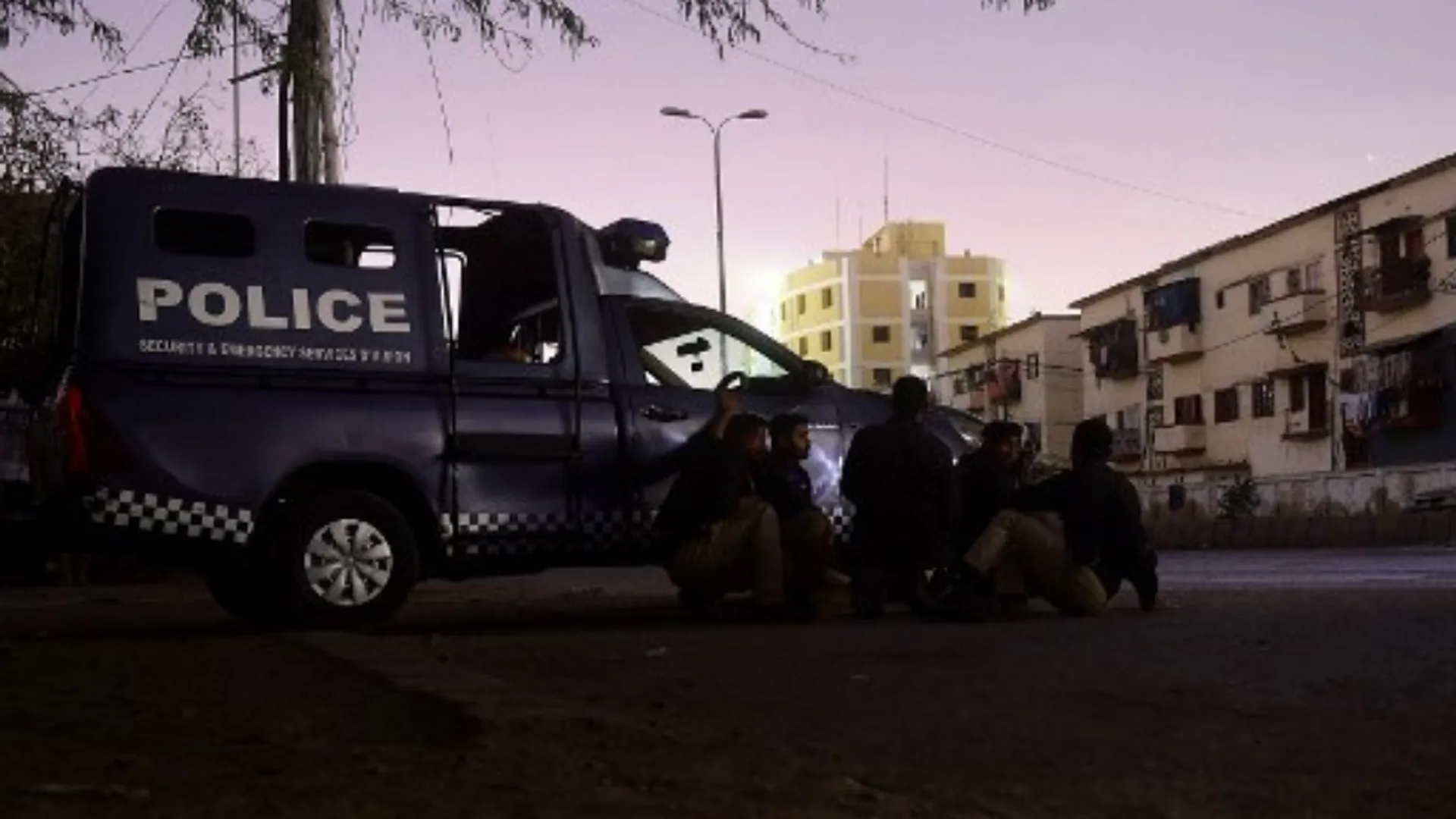 11 killed after armed gunmen ambush police convoy in Pakistan