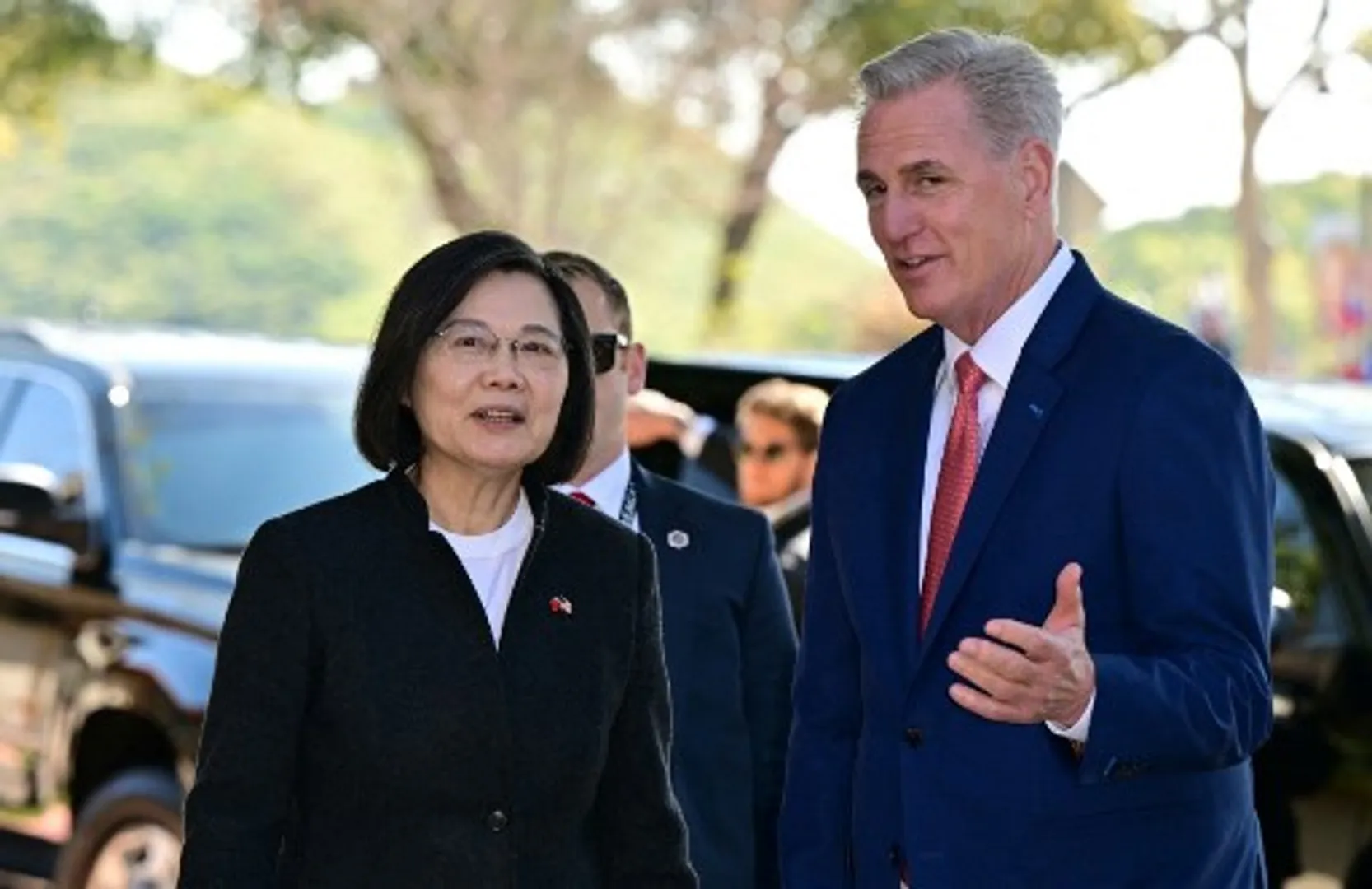 US, Chinese aircraft carriers flex muscles near Taiwan coast after Tsai's meeting with US House speaker
