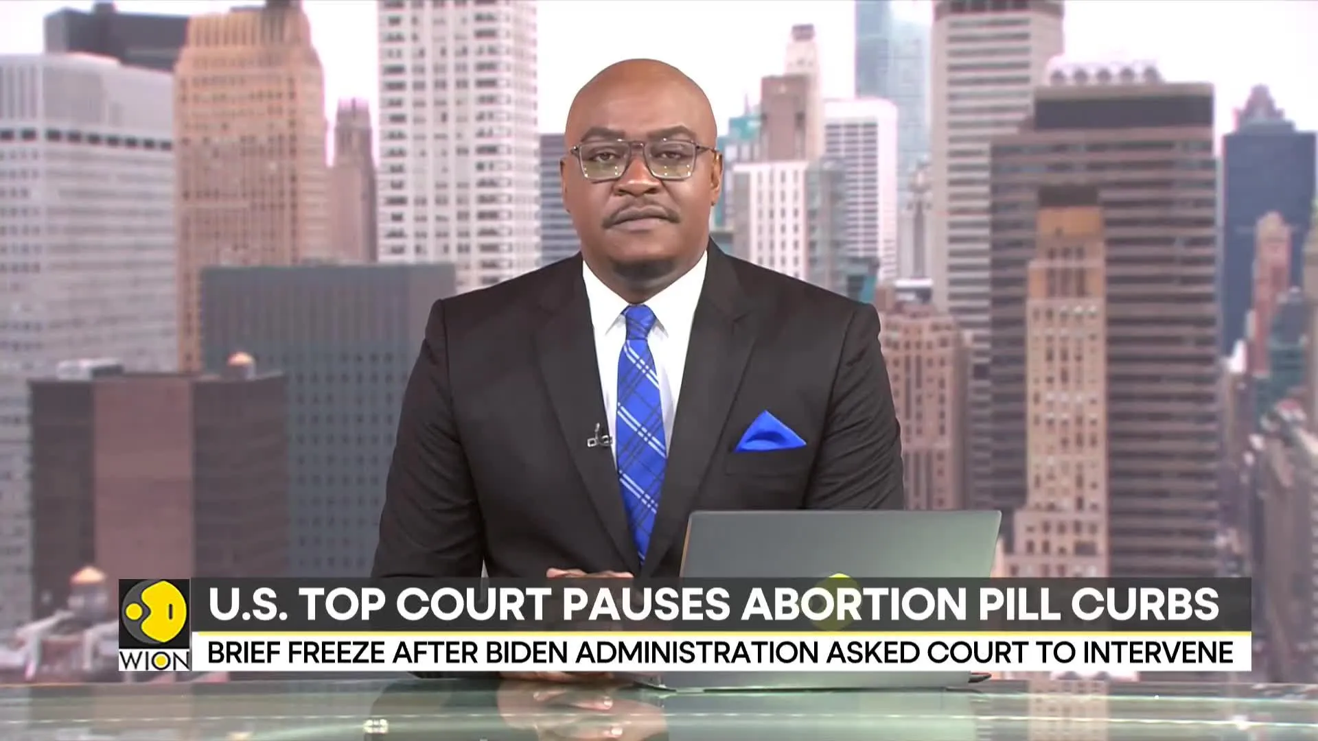 US Supreme Court temporarily pauses abortion pill restrictions