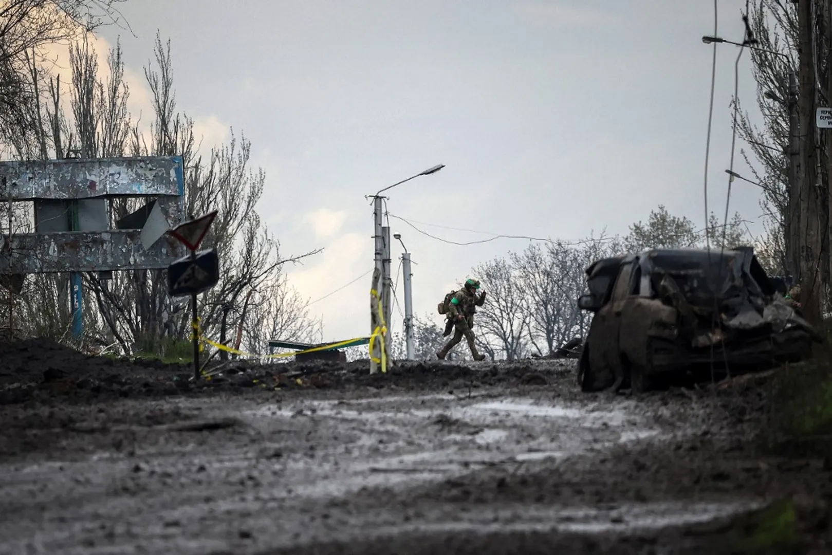 Russian mercenary Wagner Group chief threatens to withdraw his troops from Bakhmut