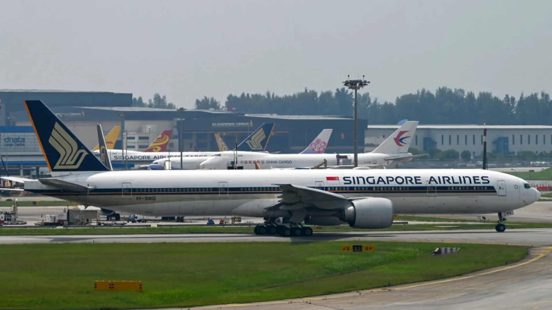 Singapore Airlines achieves record half-year profit amid surging air travel demand 