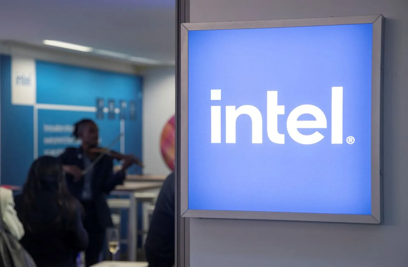 Top chip CEOs to visit Washington to discuss USA's China policy