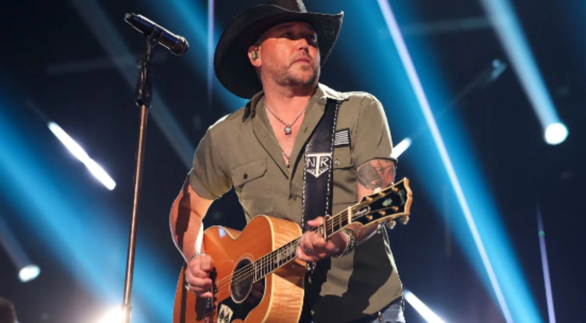Country music singer Jason Aldean leaves concert mid-way owing to heat exhaustion| WATCH