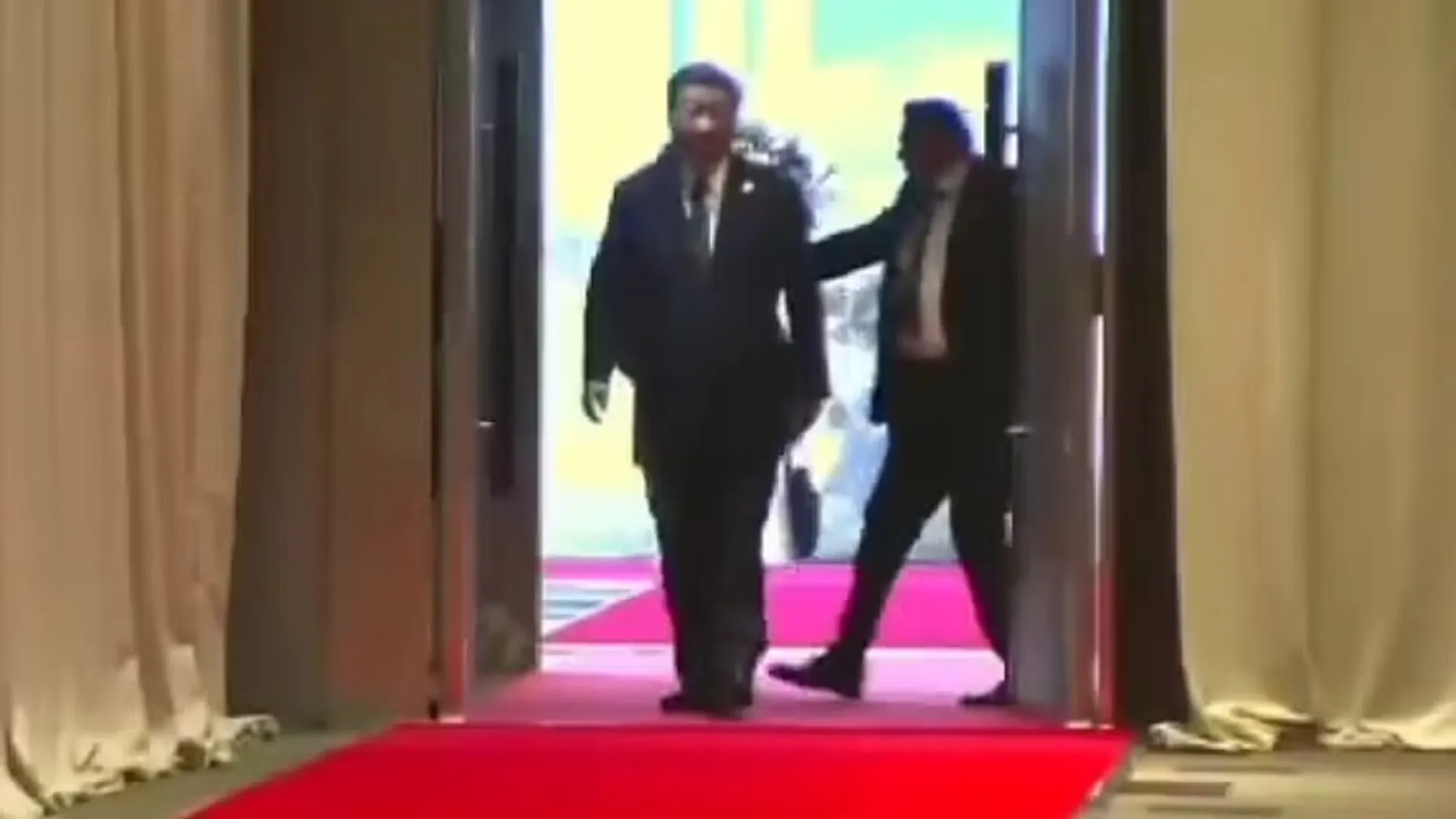 Watch: Chinese President Xi Jinping’s aide stopped from entering BRICS venue 