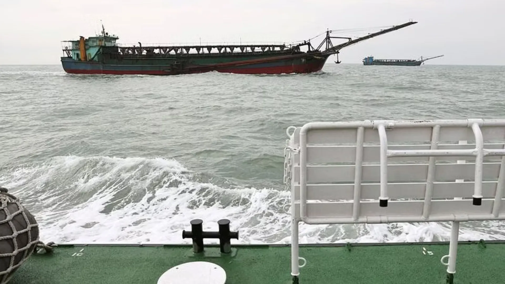 UN warns: Sand dredging 'sterilising' ocean floor, threatening marine life