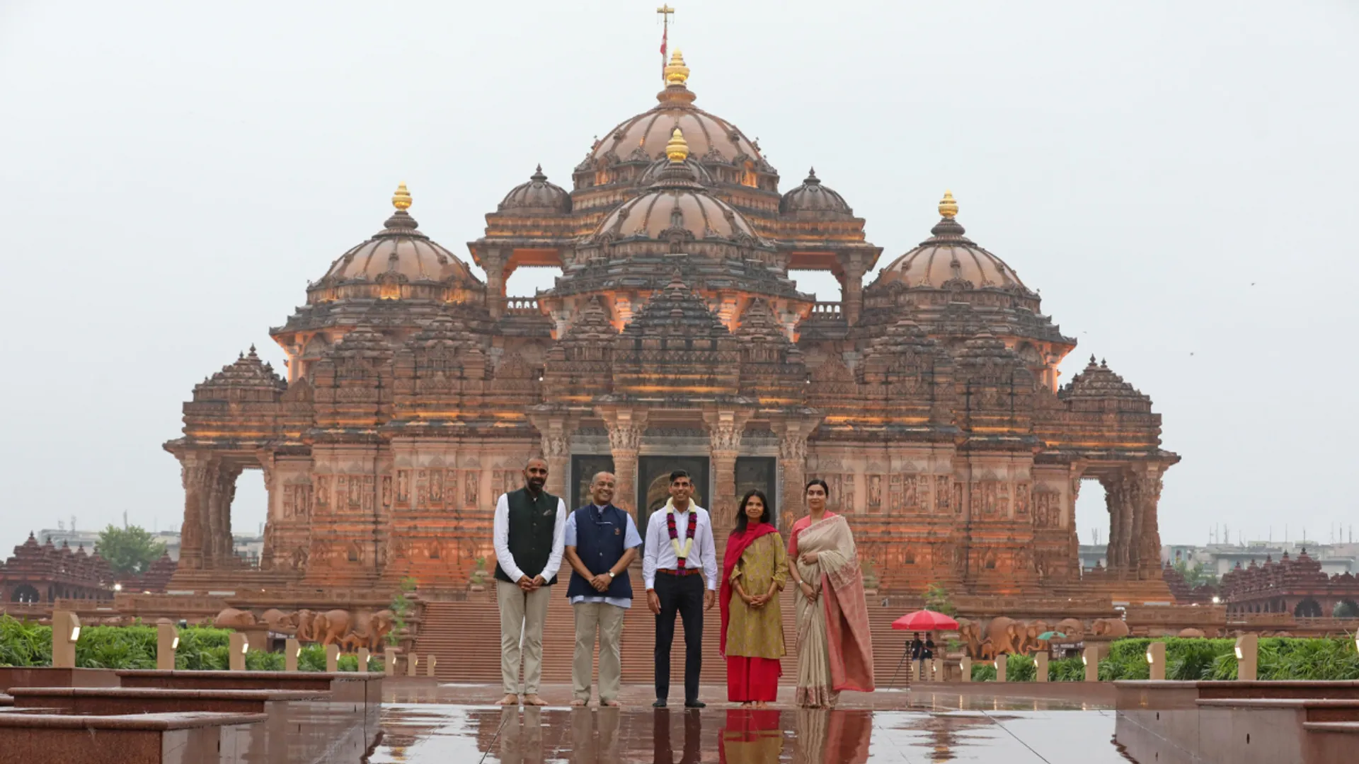 In pics | UK Prime Minister Rishi Sunak and wife Akshata Murty visit Akshardham Temple in Delhi