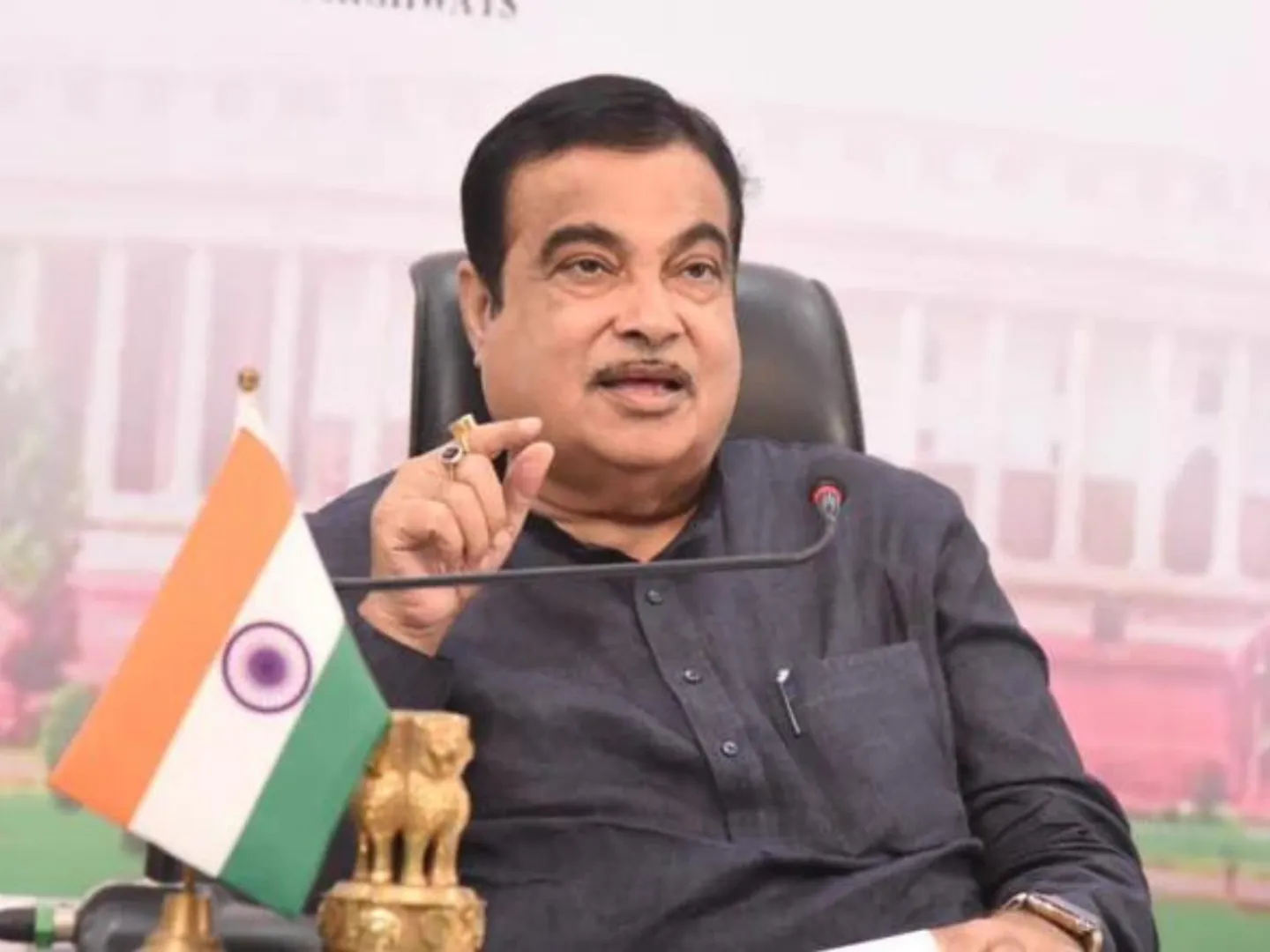 Gadkari urges auto industry to prioritise customer service and quality