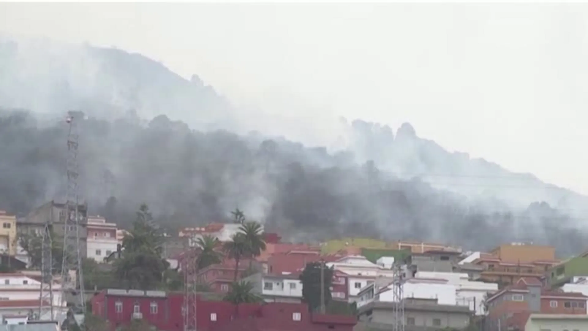Spain: Around 3,000 people evacuated in Tenerife after wildfire re-ignites