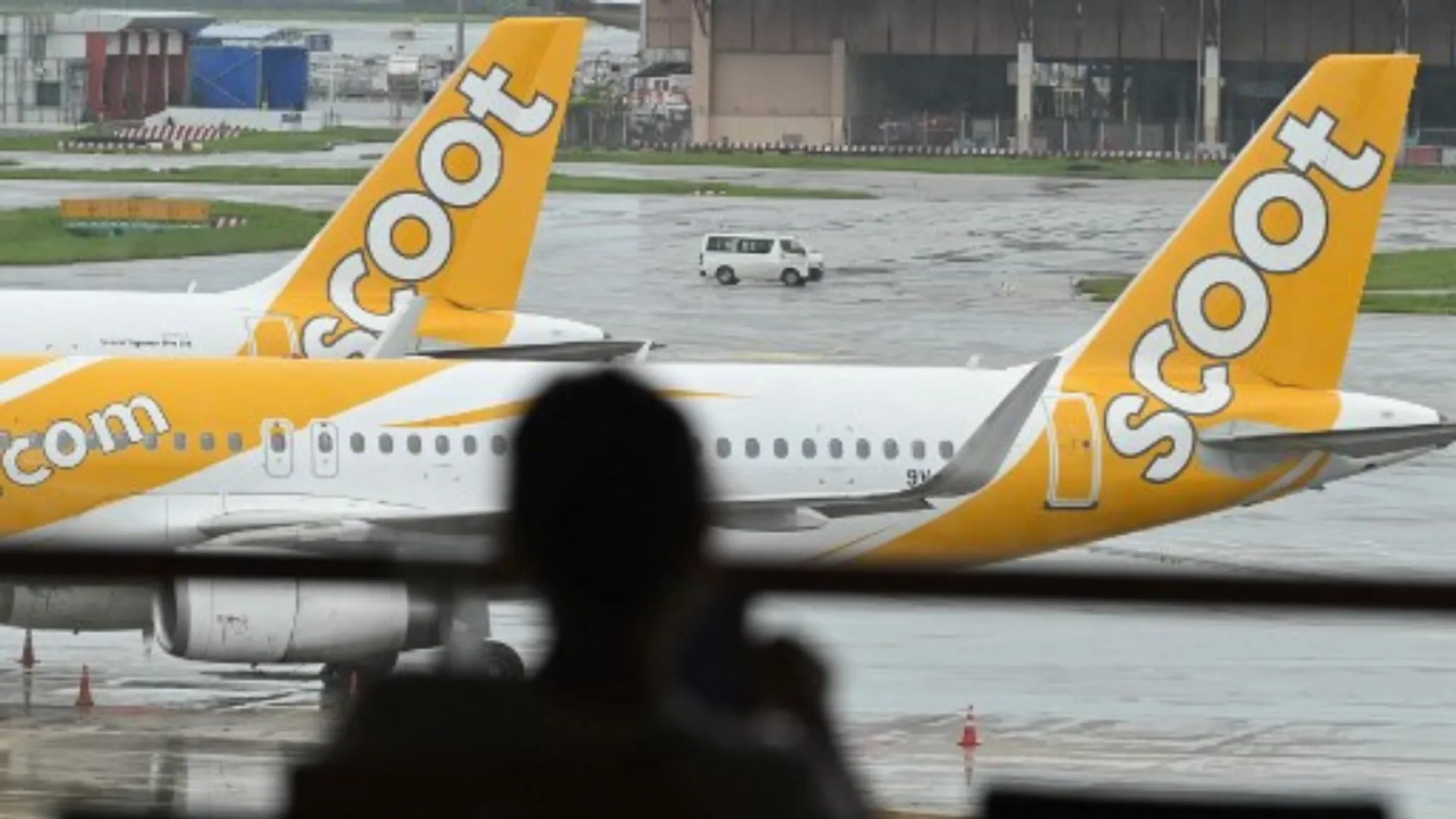 Fighter jets scramble to escort Perth-bound flight to Singapore after bomb threat