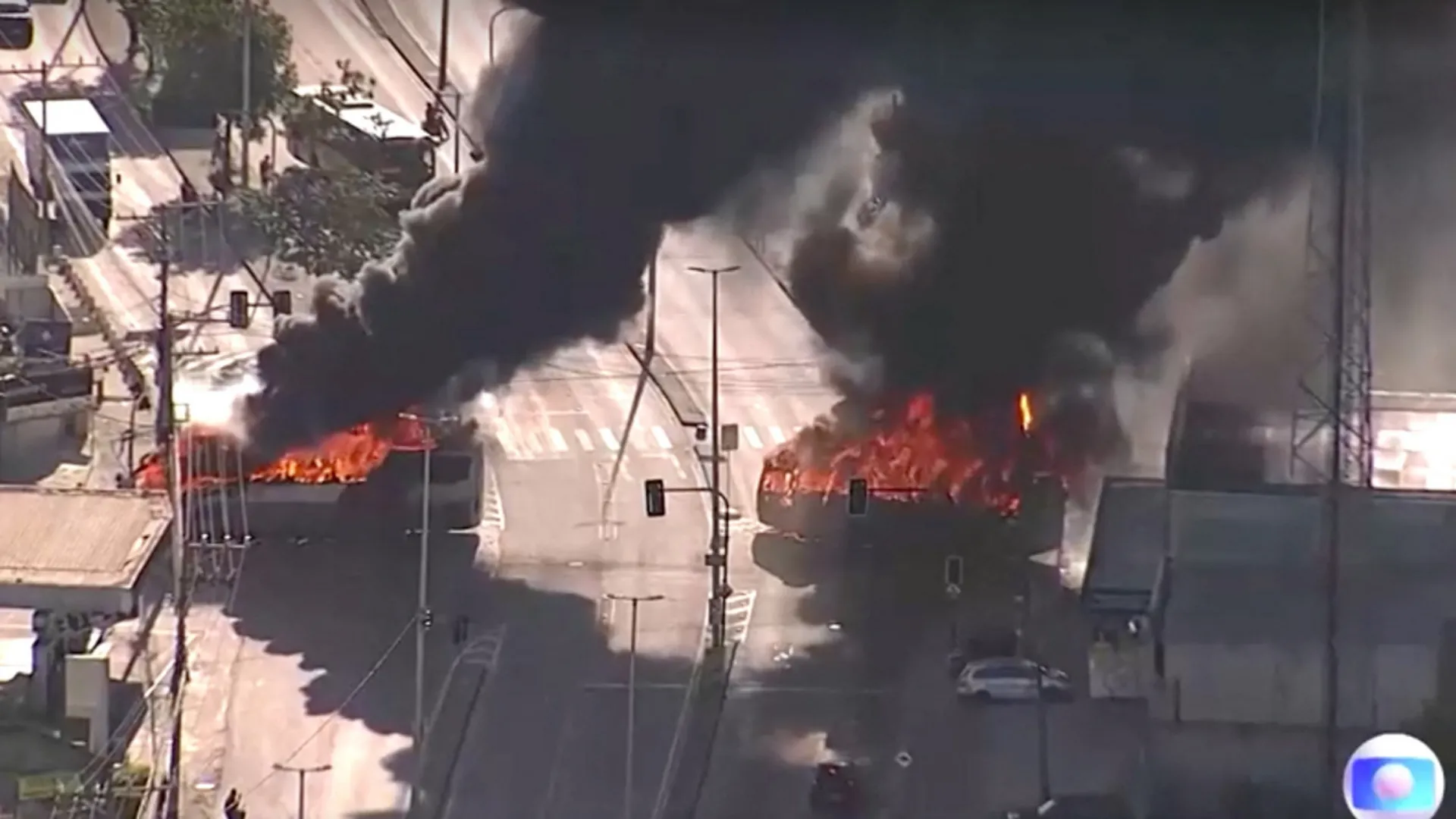Rio criminal groups set at least 35 buses on fire after police kills Brazil crime boss