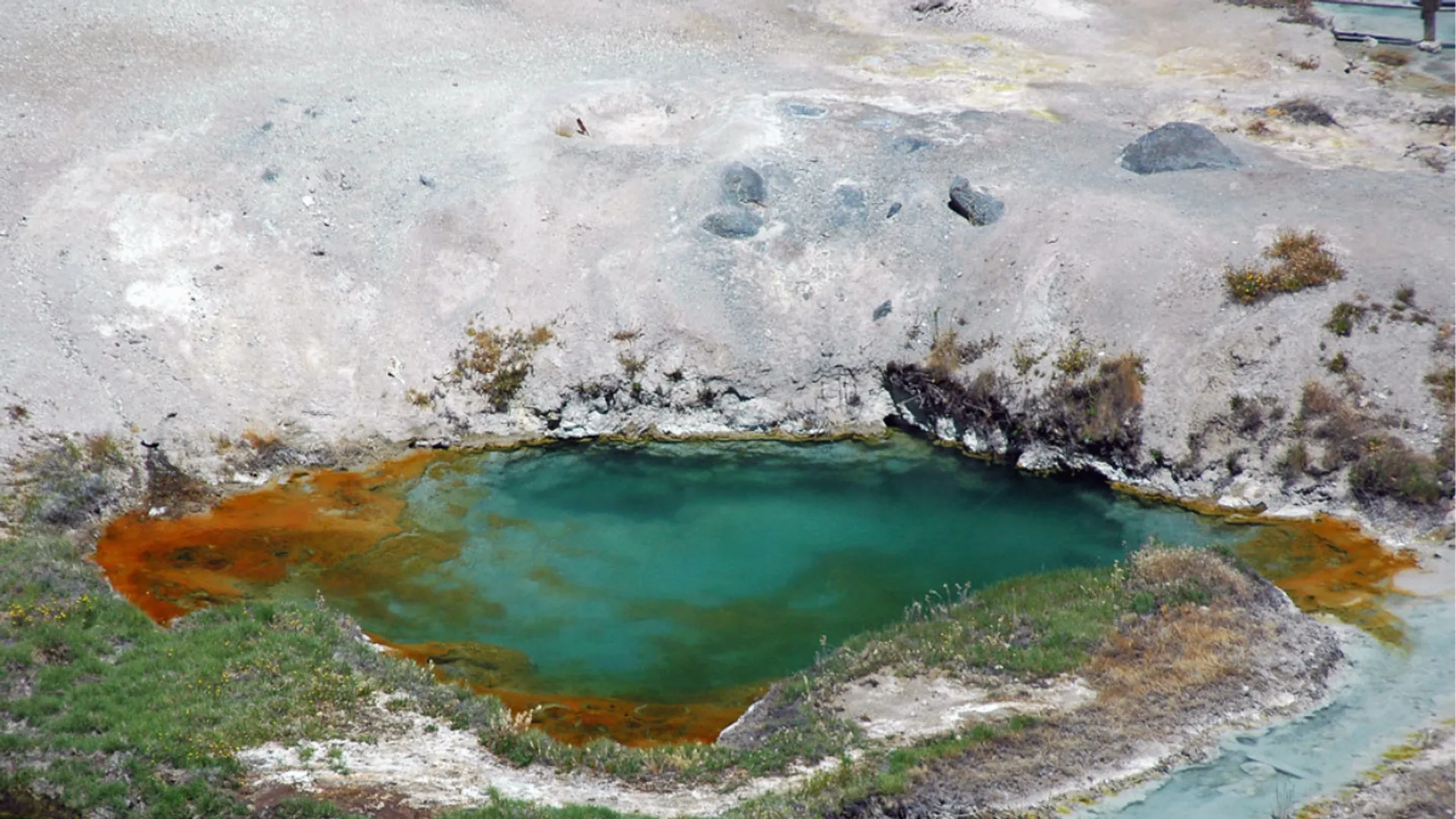 California's supervolcano shows signs of activity, over 2,000 earthquakes rumble beneath valley