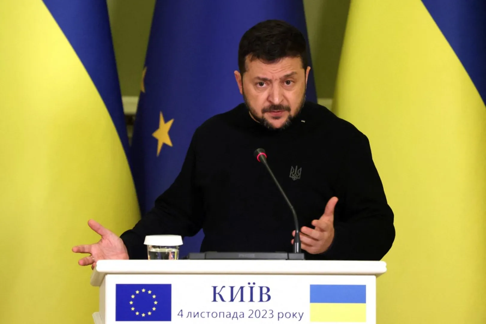 Zelensky calls for urgent meet with Polish government to solve border blockade